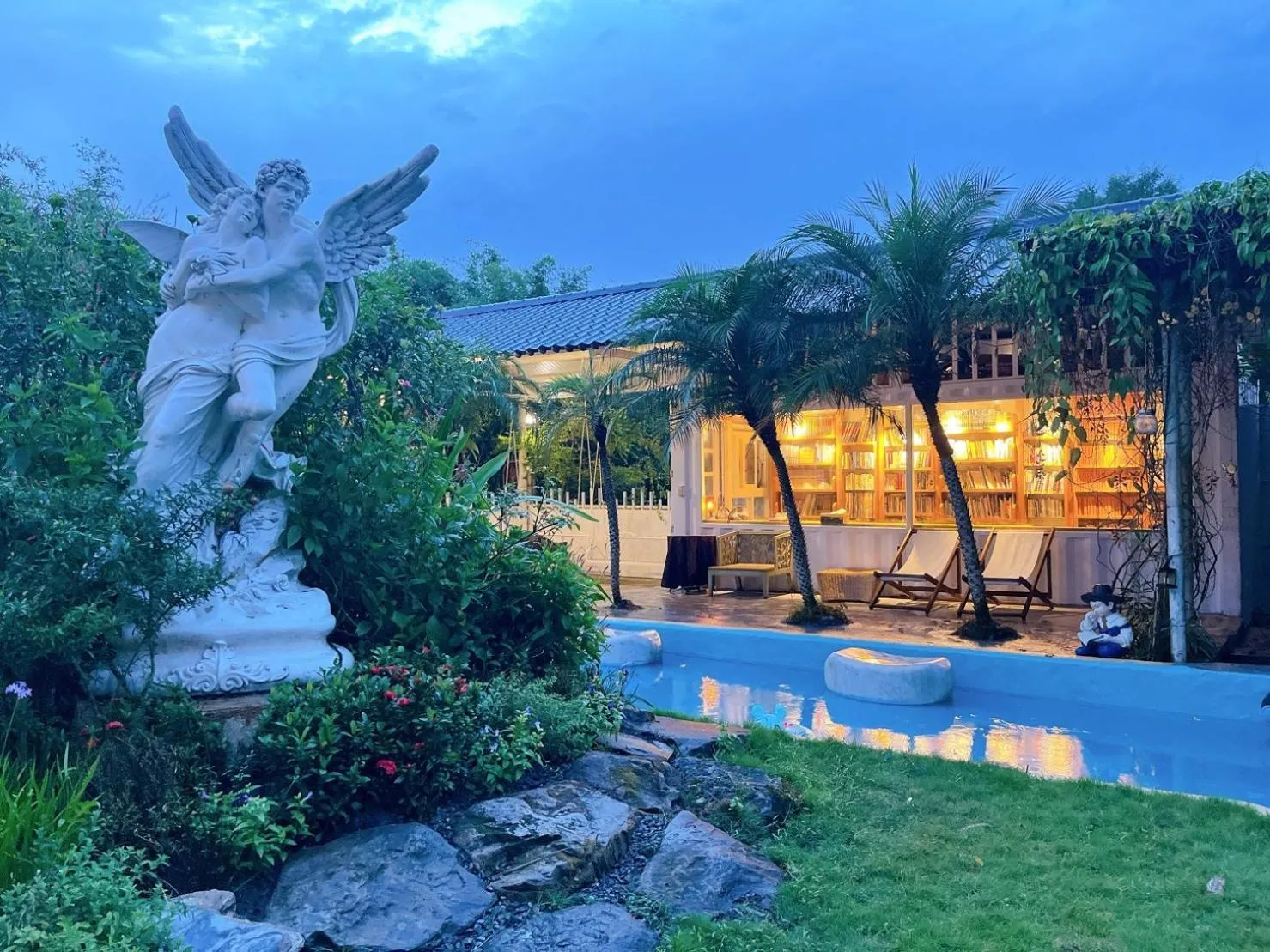 Swimming pool in Xin Yuan My Dream Castle