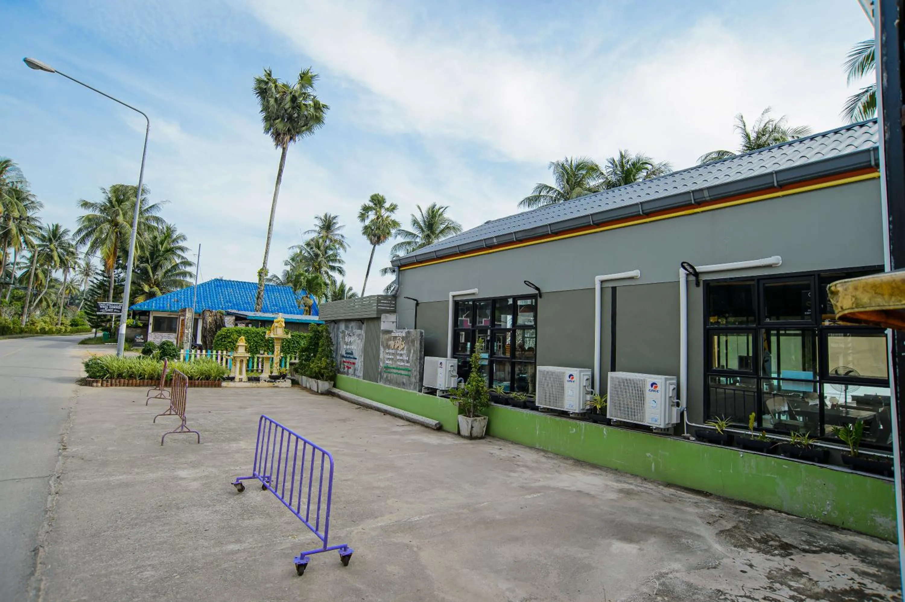 Parking in Talay Sai @ Thung Wua Laen