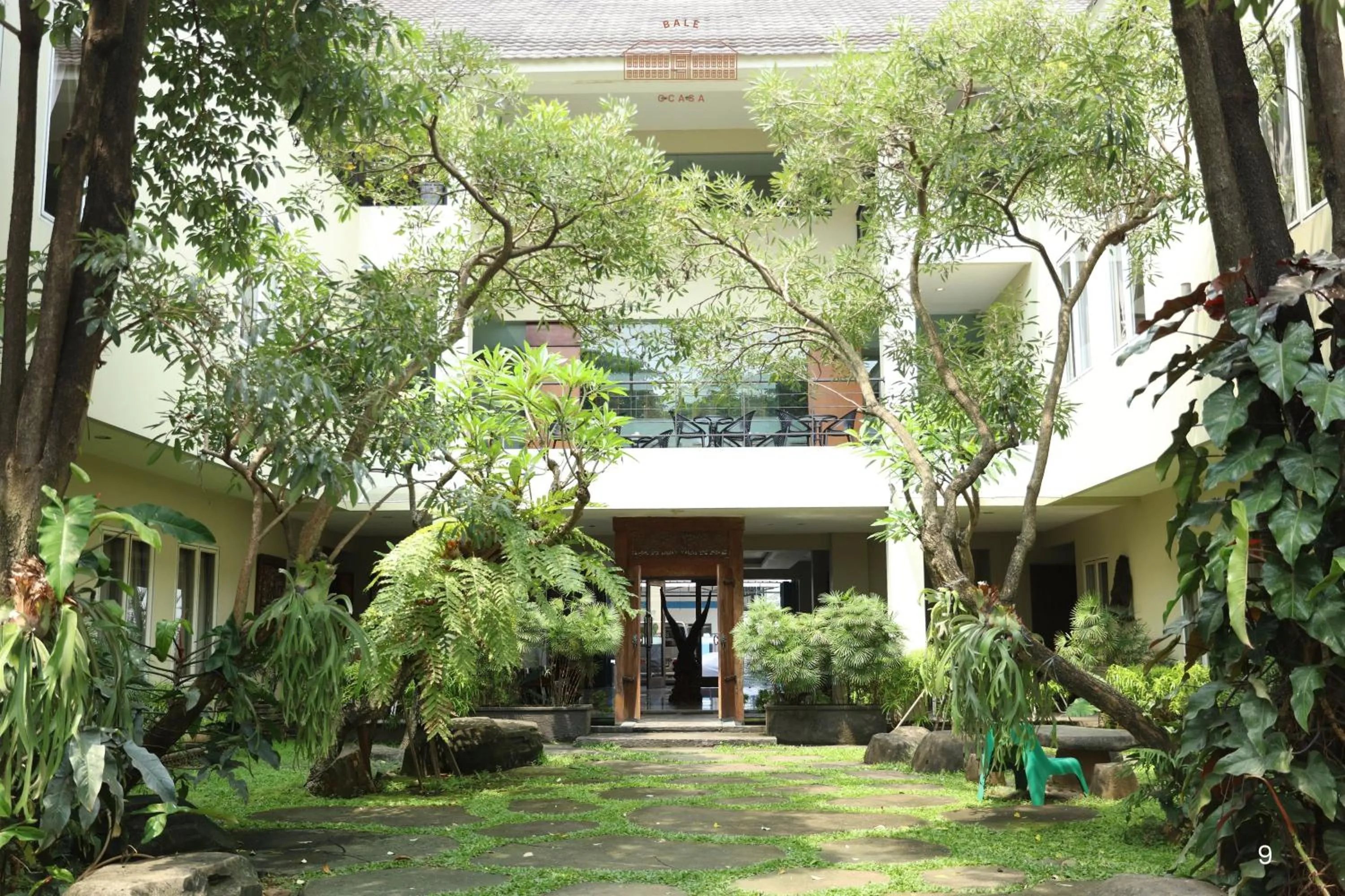 Garden in Bale Ocasa by Behomy