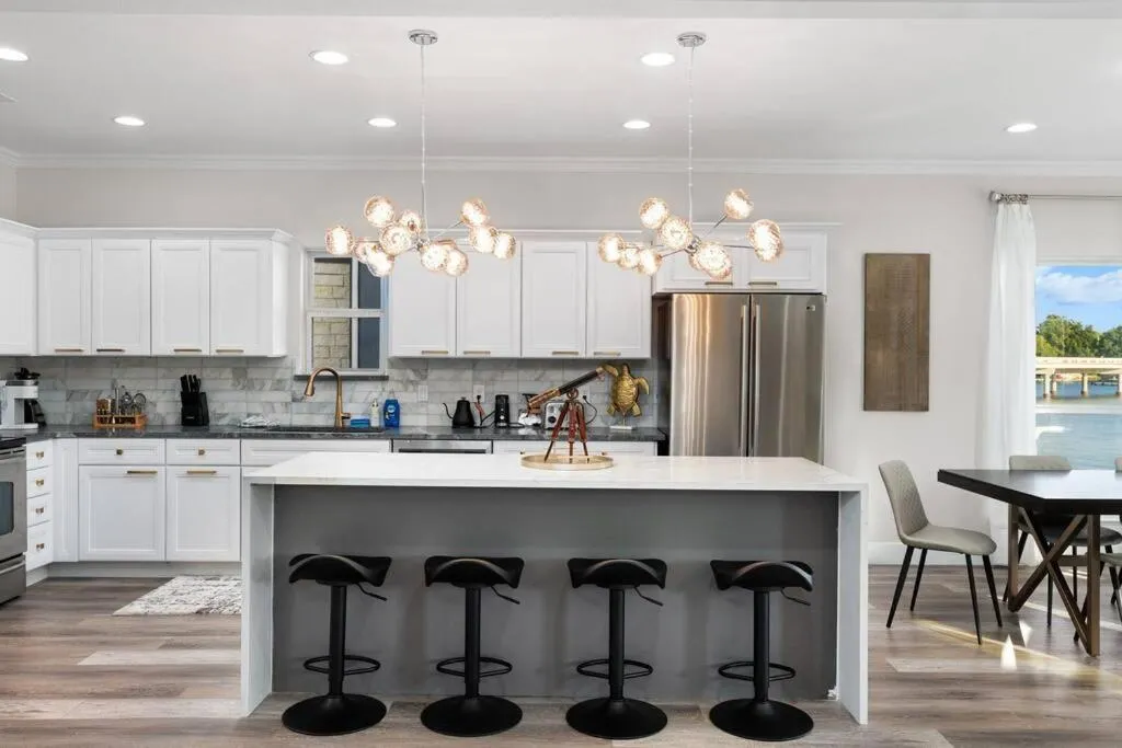 Lakefront Home Insane Views - Pool Spa Gameroom