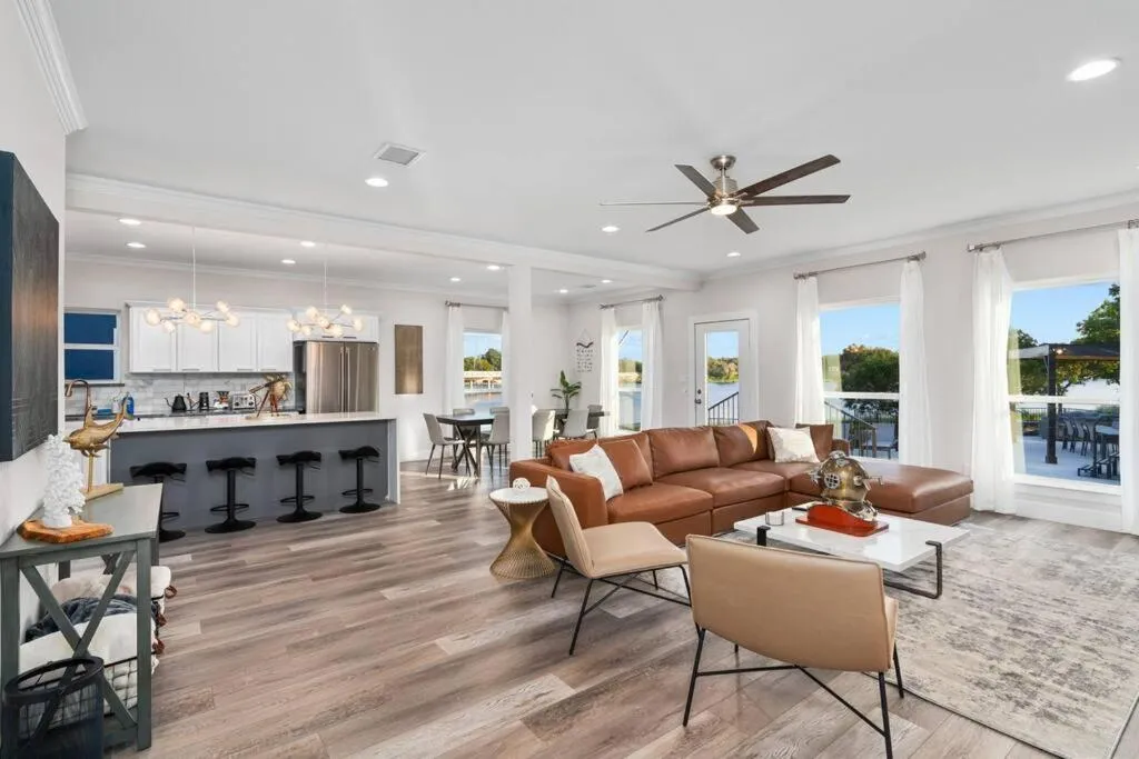 Lakefront Home Insane Views - Pool Spa Gameroom