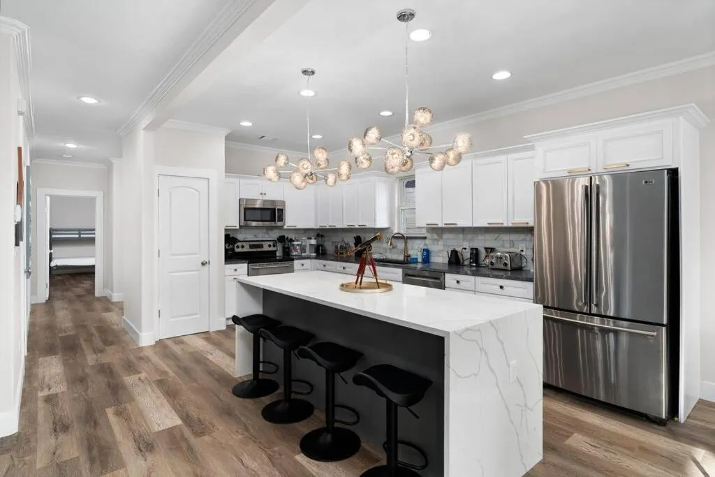 Lakefront Home Insane Views - Pool Spa Gameroom