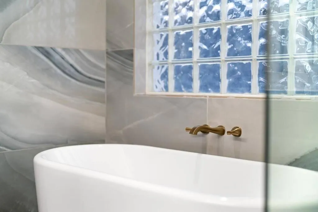 Lakefront Home Insane Views - Pool Spa Gameroom