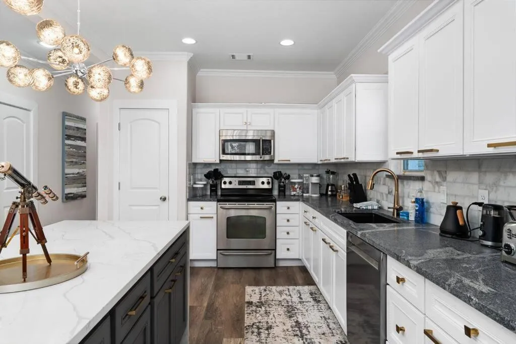 Lakefront Home Insane Views - Pool Spa Gameroom