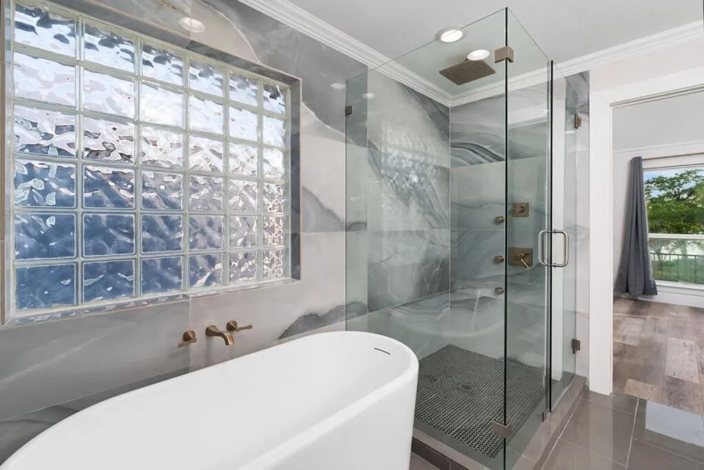 Lakefront Home Insane Views - Pool Spa Gameroom