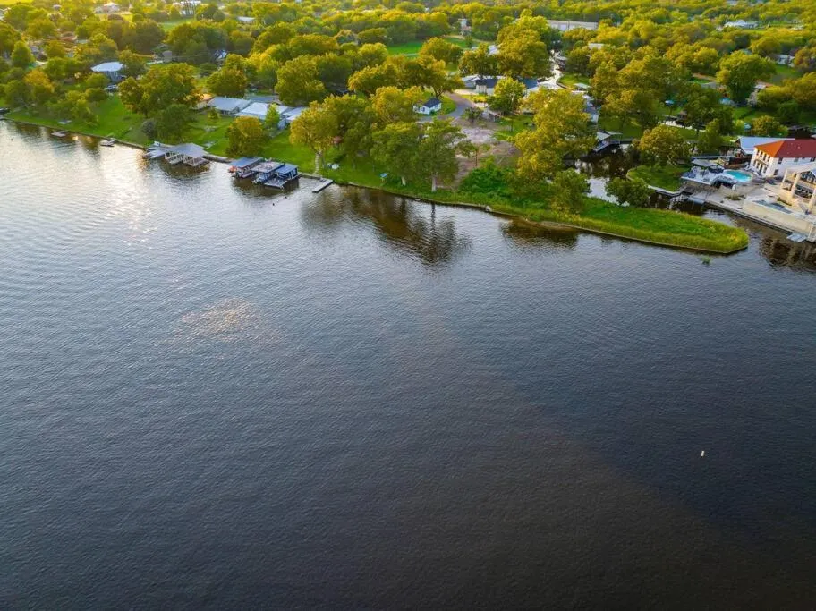 Lakefront Home Insane Views - Pool Spa Gameroom