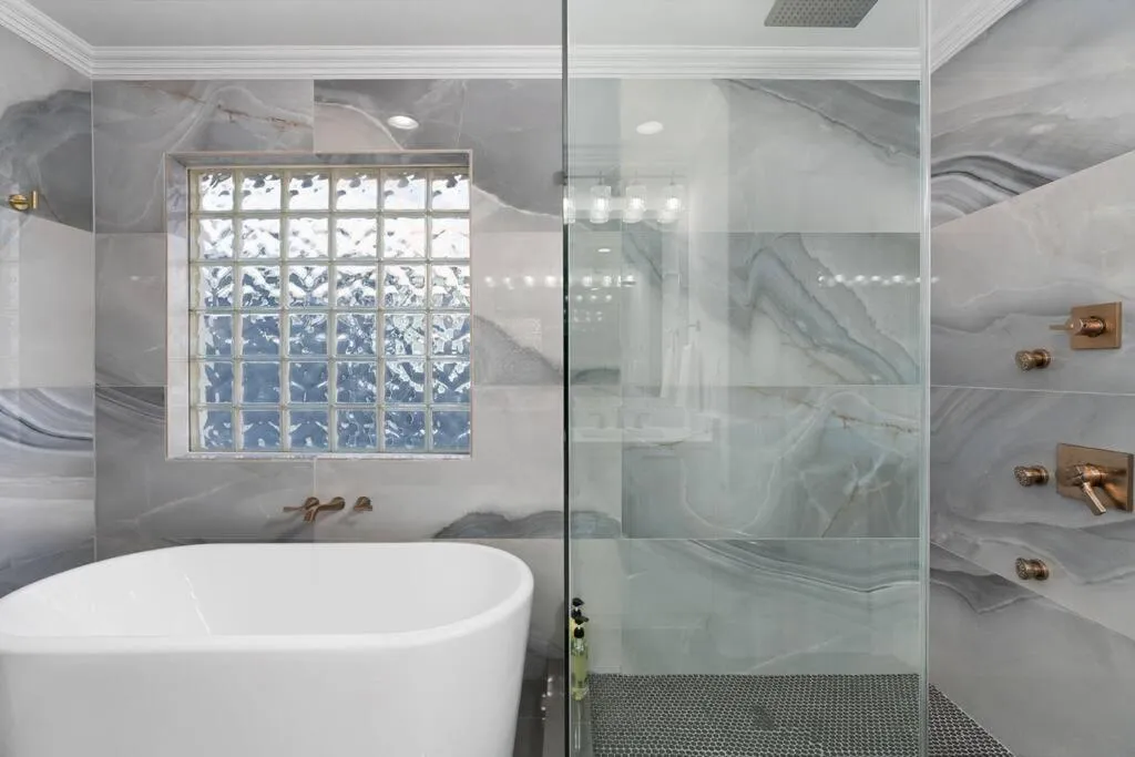 Lakefront Home Insane Views - Pool Spa Gameroom