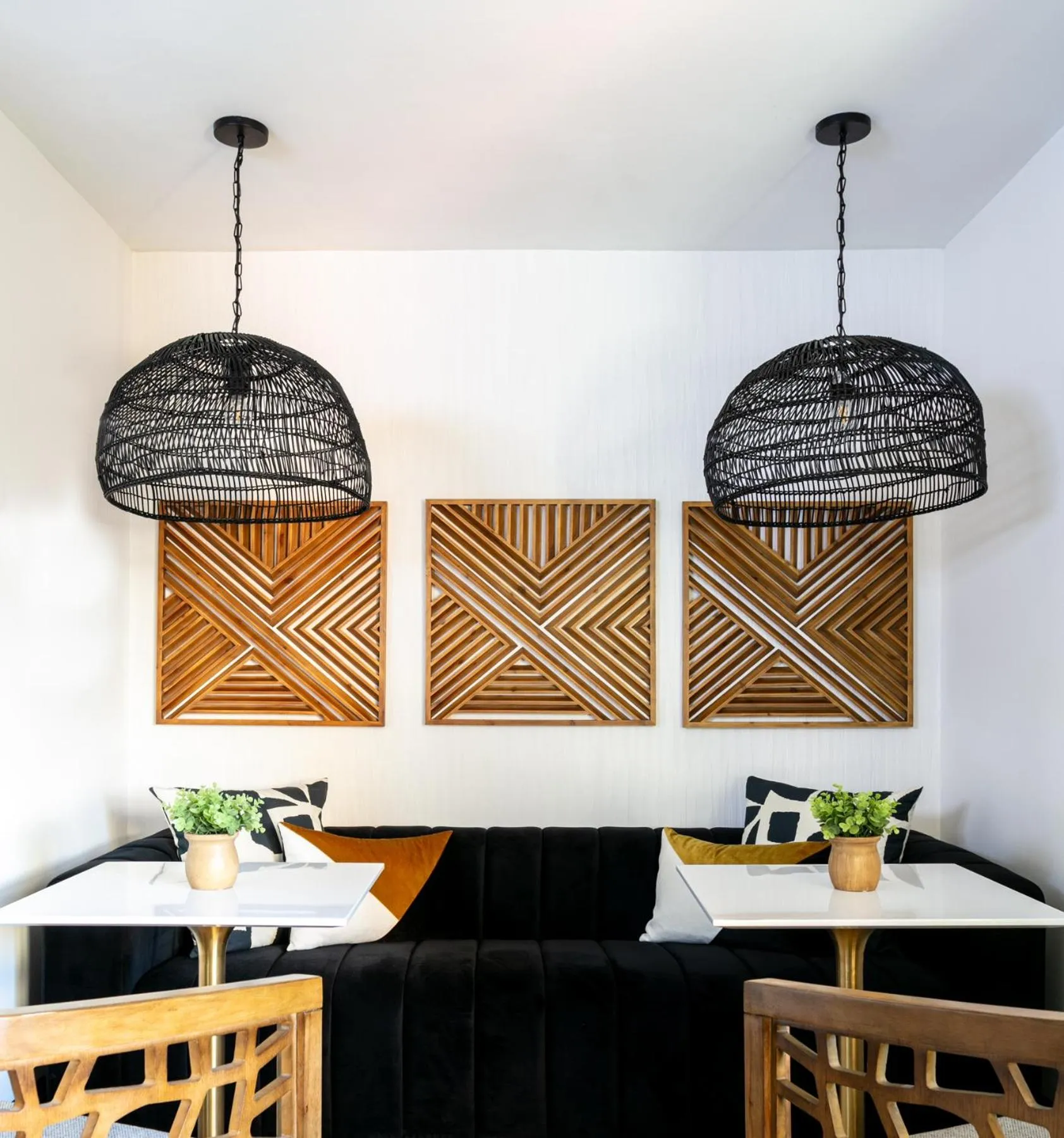 Dining area in The Cove At Salem