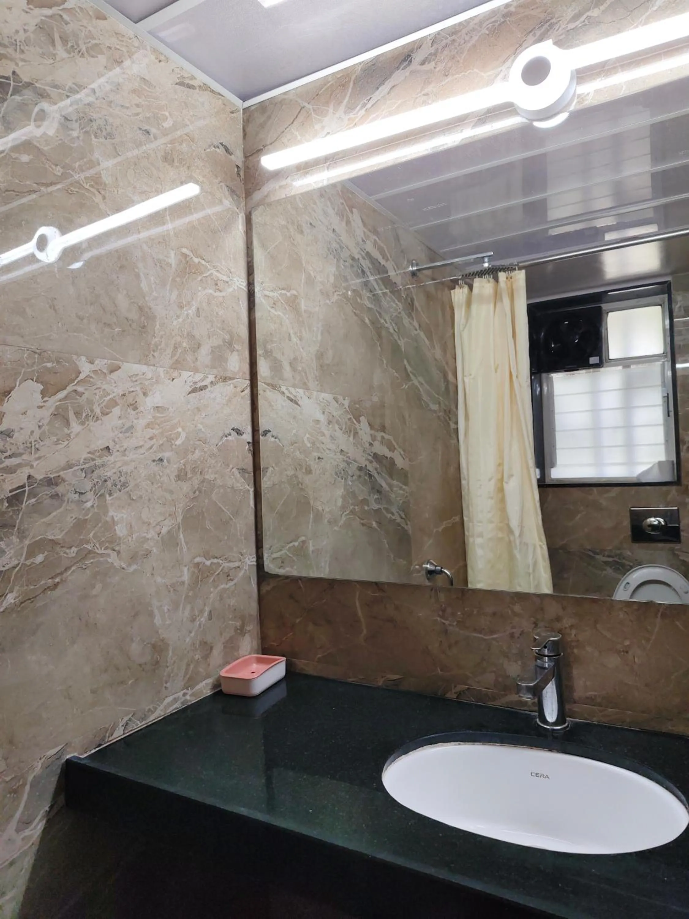 Bathroom in Hotel Shreyas