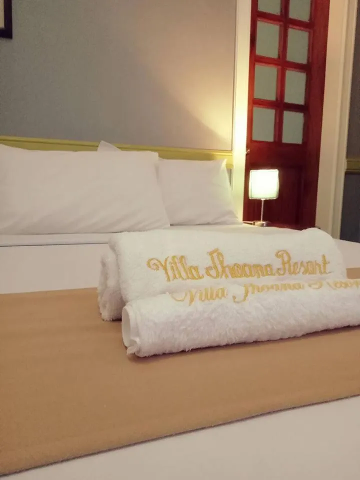 Bed in Villa Jhoana Resort