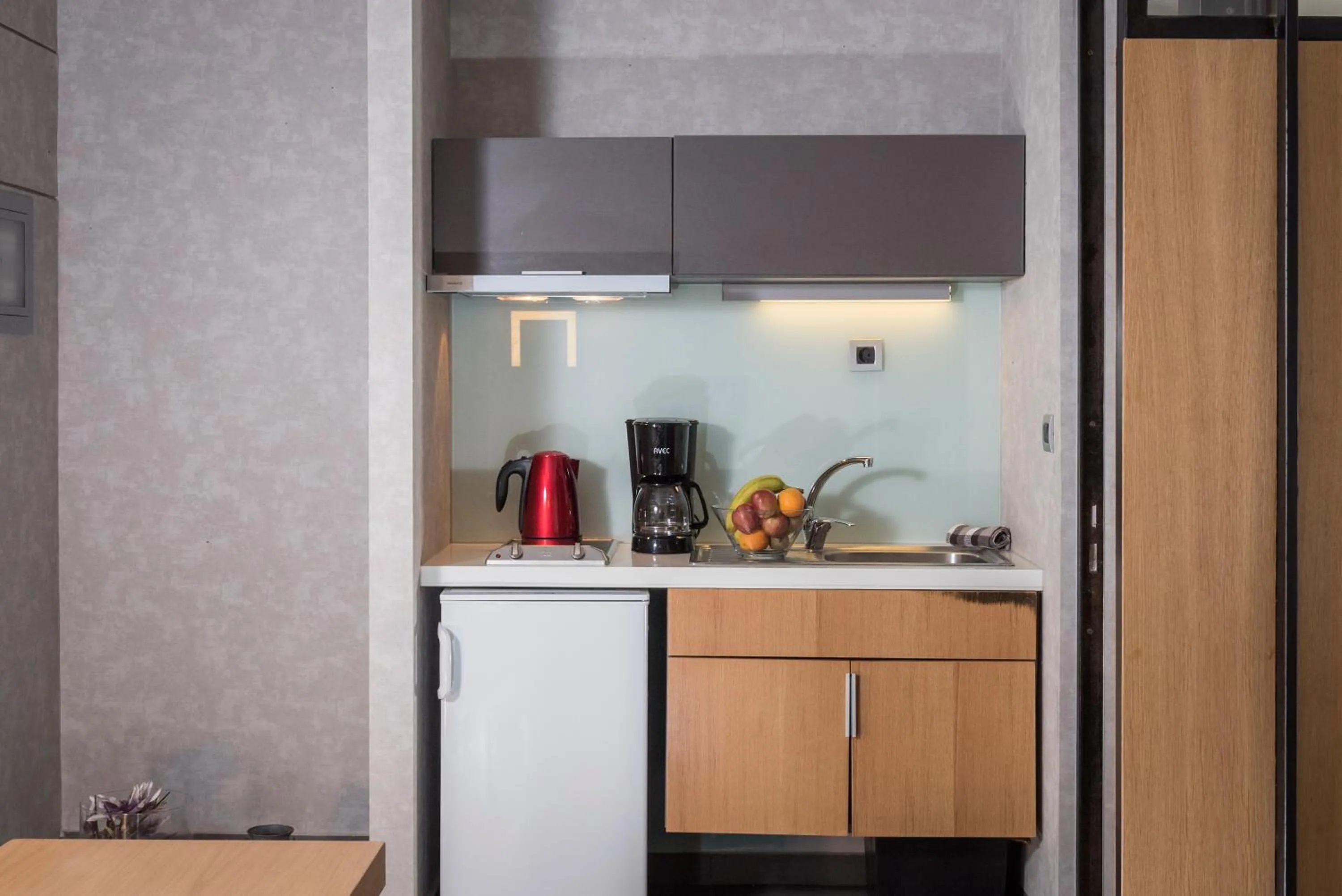 Kitchen or kitchenette in Icarus Hotel