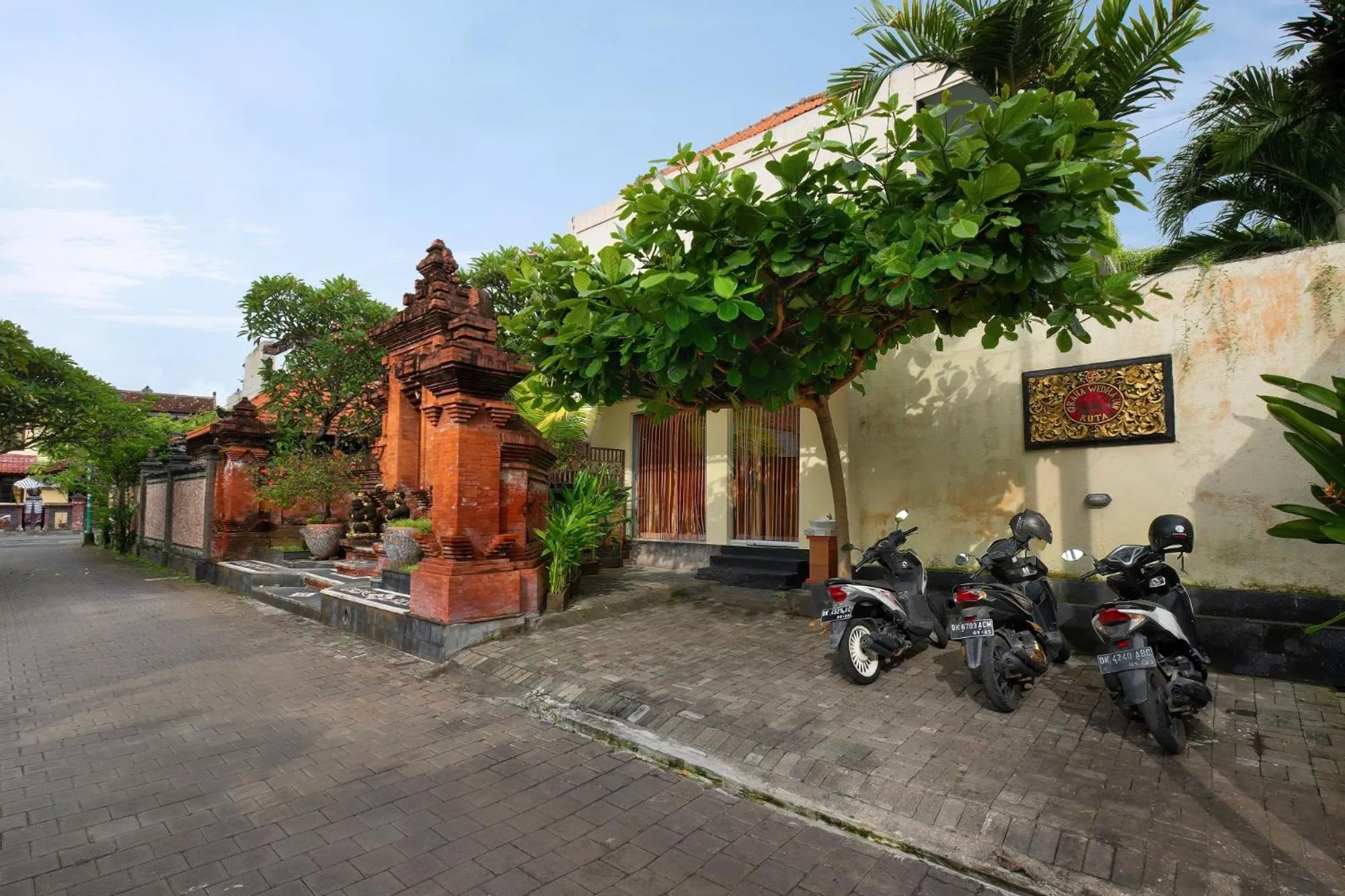 Parking in Graha Wedha Suite Kuta by kamara