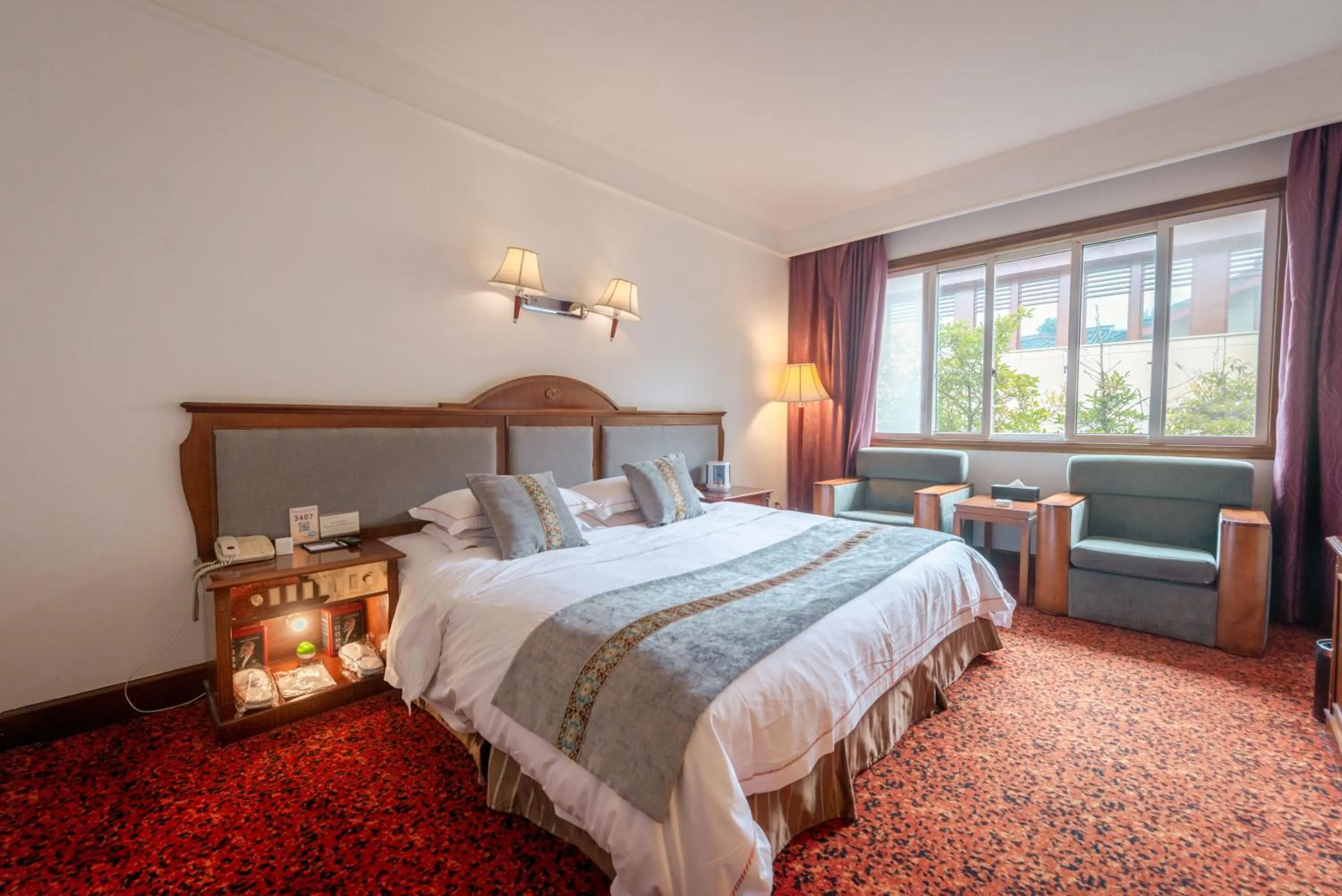 Photo of the whole room, Bed in E-mei Mountain Hotel