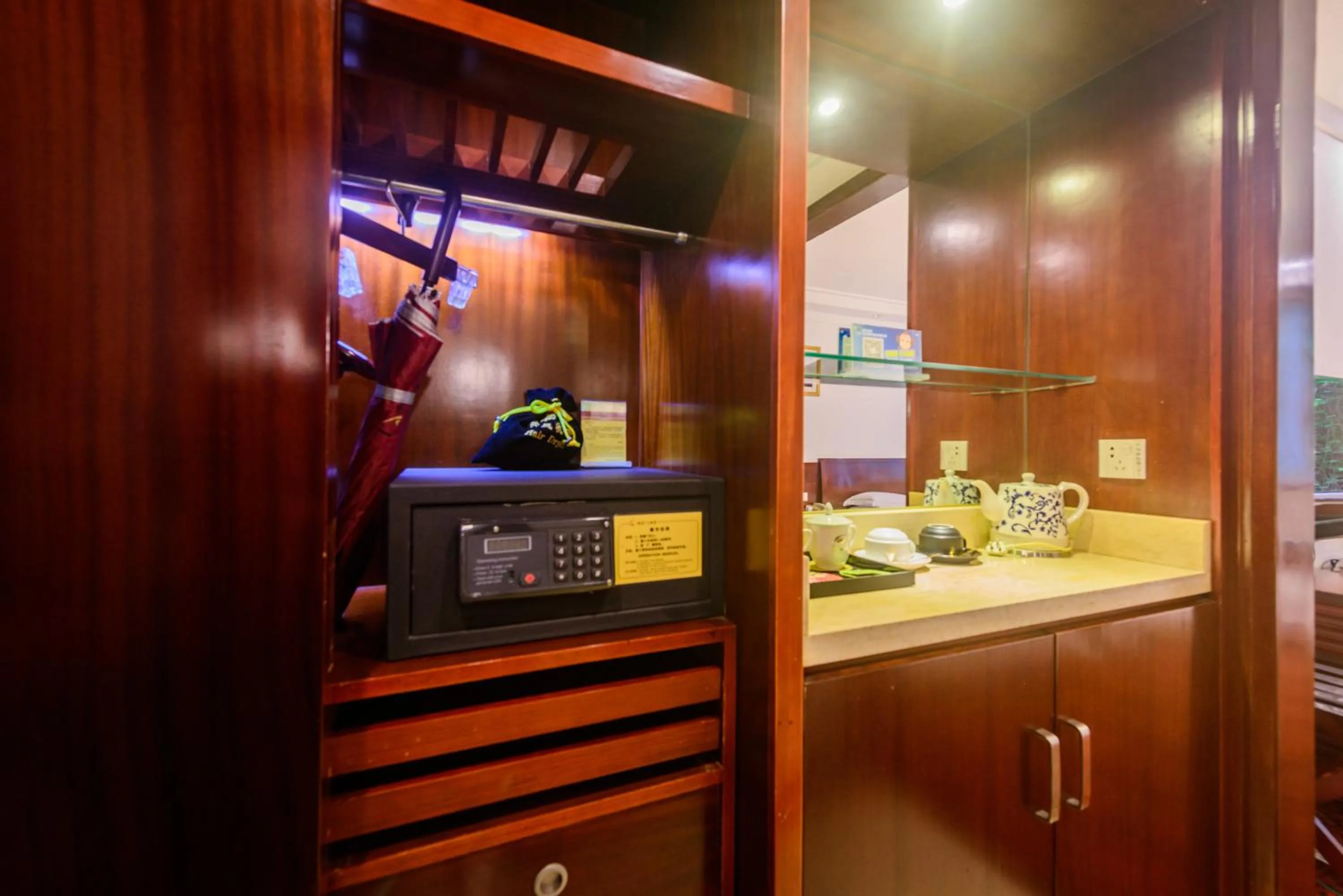 Coffee/tea facilities in E-mei Mountain Hotel