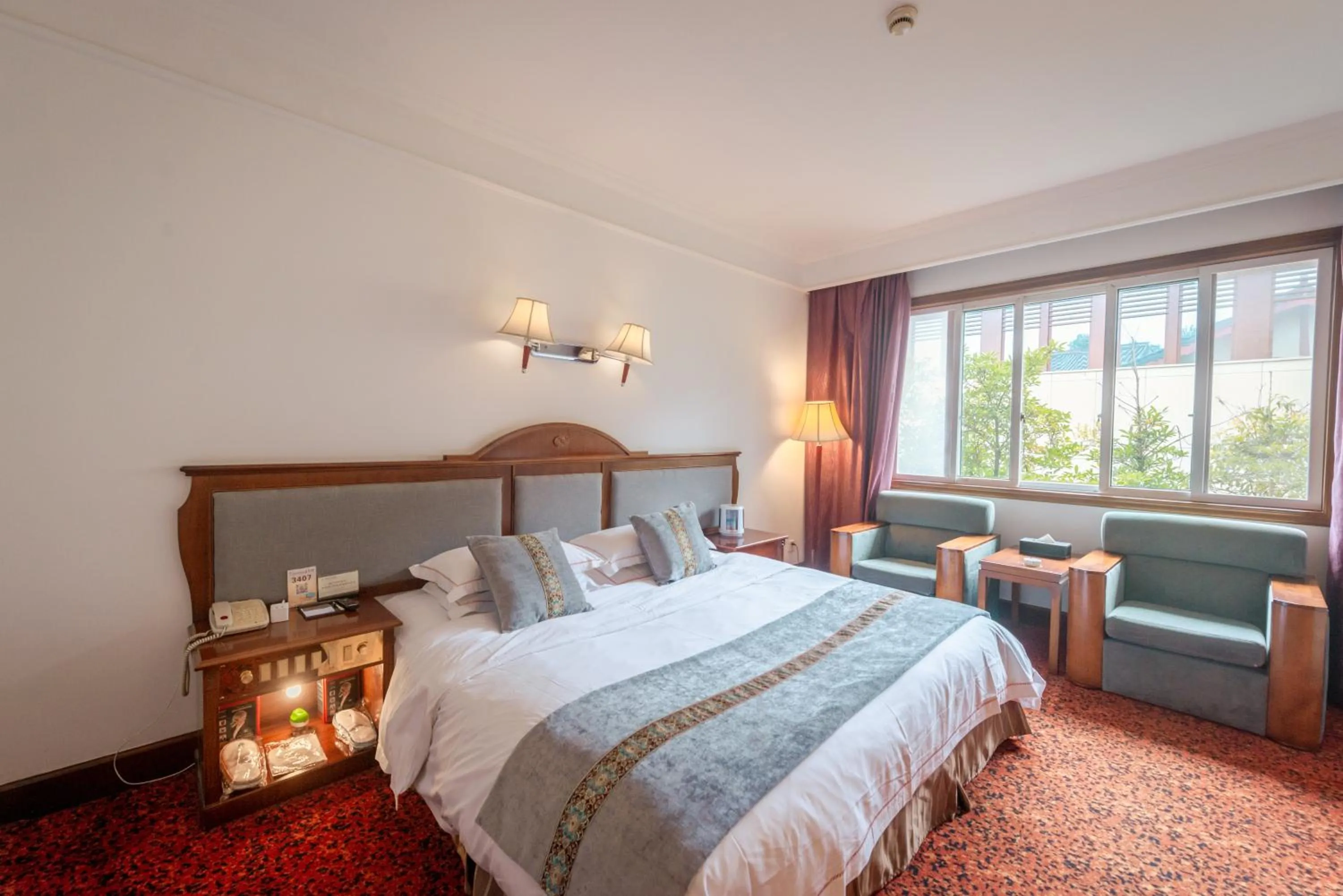 Photo of the whole room, Bed in E-mei Mountain Hotel