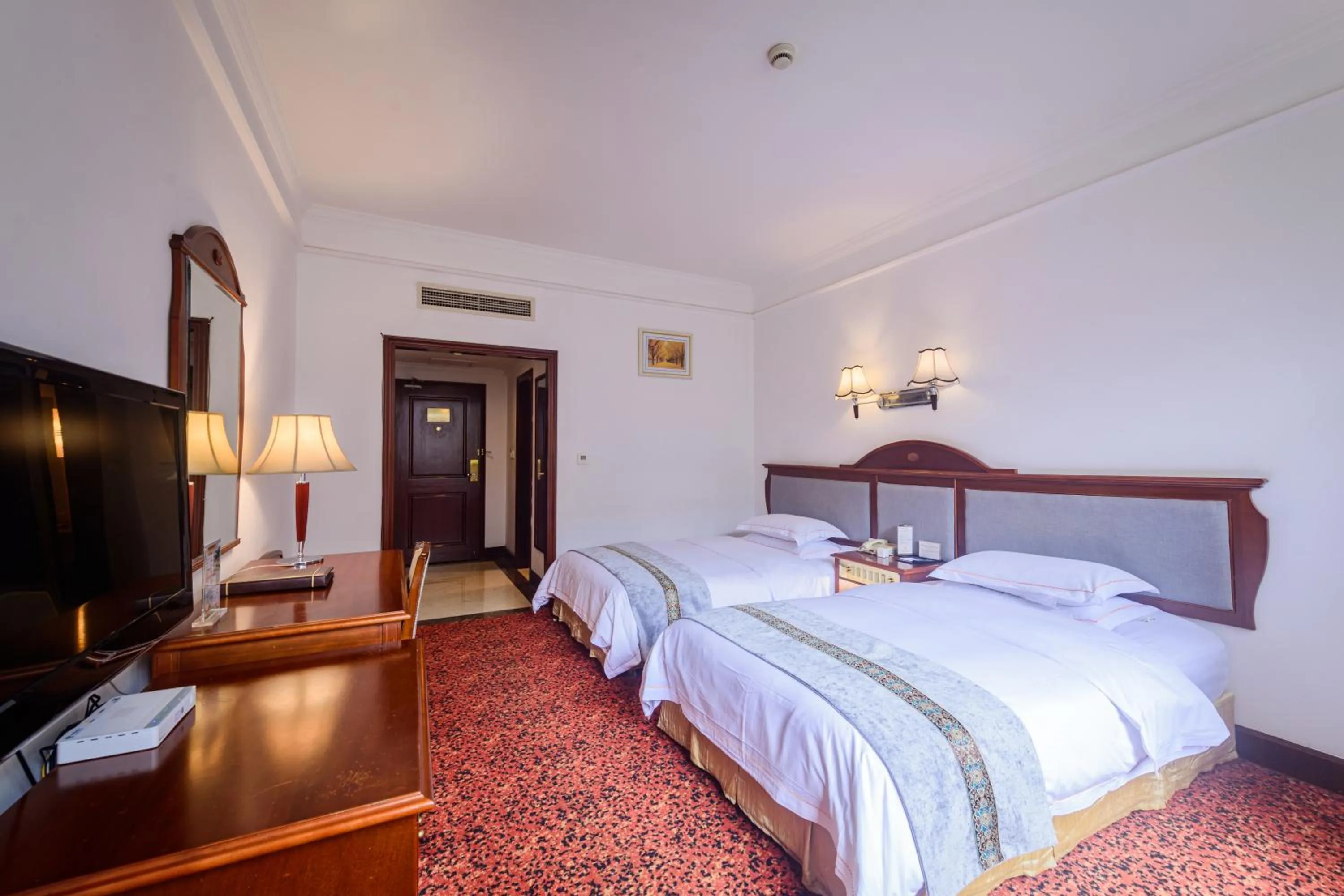 Photo of the whole room, Bed in E-mei Mountain Hotel