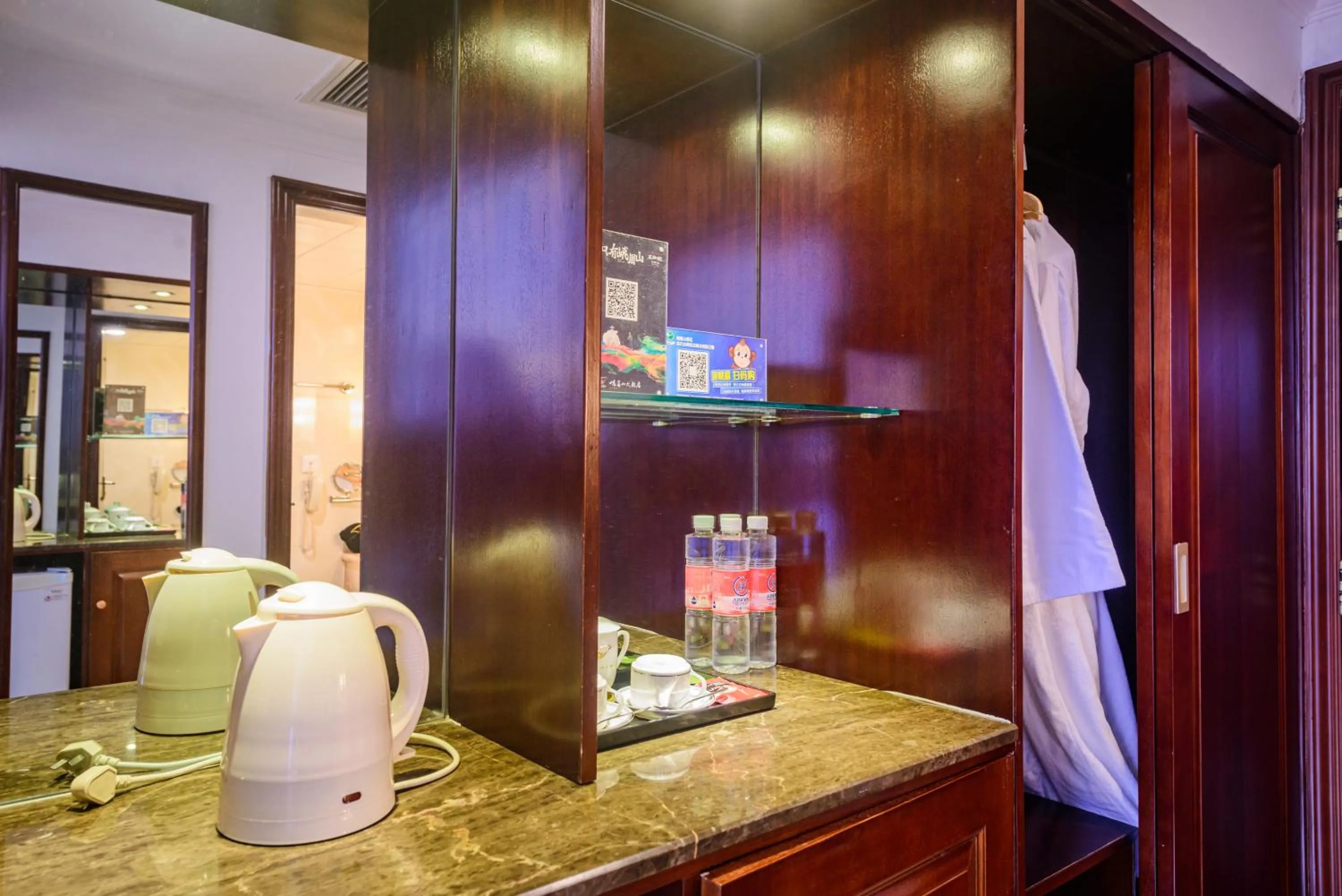 Coffee/tea facilities in E-mei Mountain Hotel