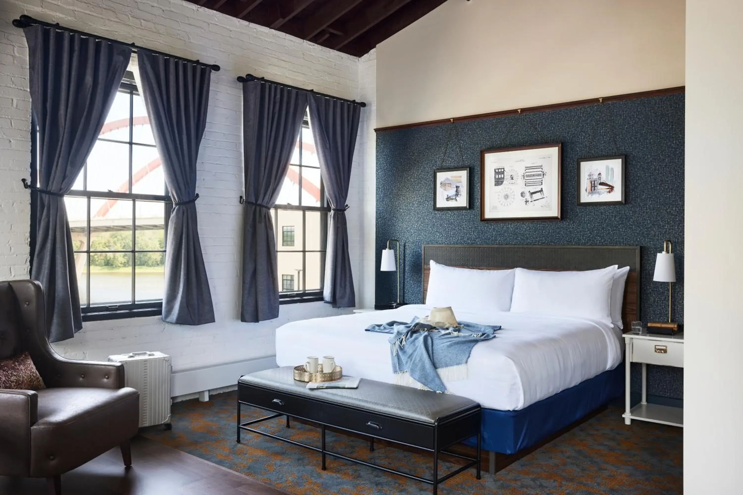 Deluxe King Room in The Confluence Hotel Deluxe King Room in The Confluence Hotel