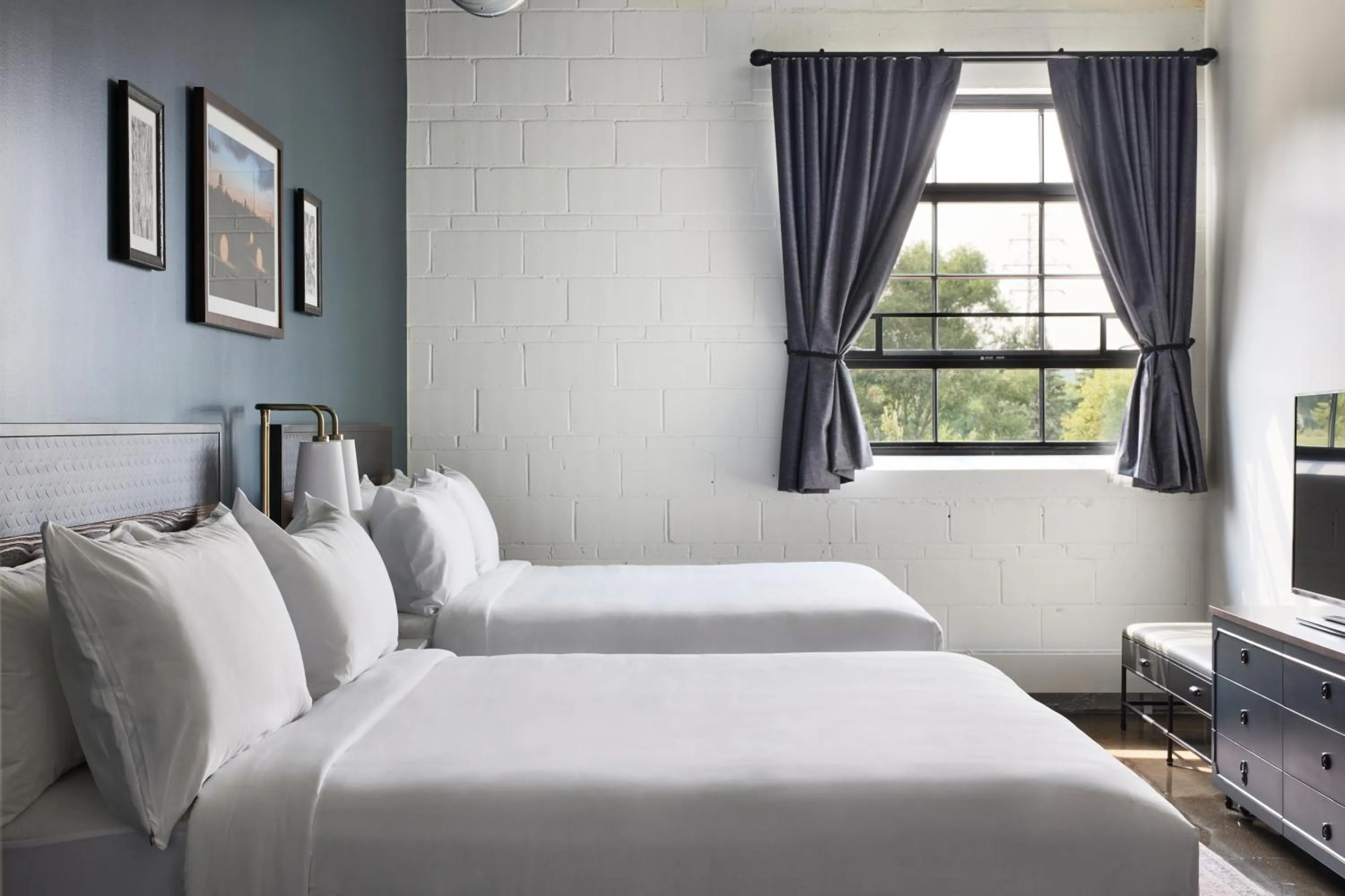 Bedroom, Bed in The Confluence Hotel