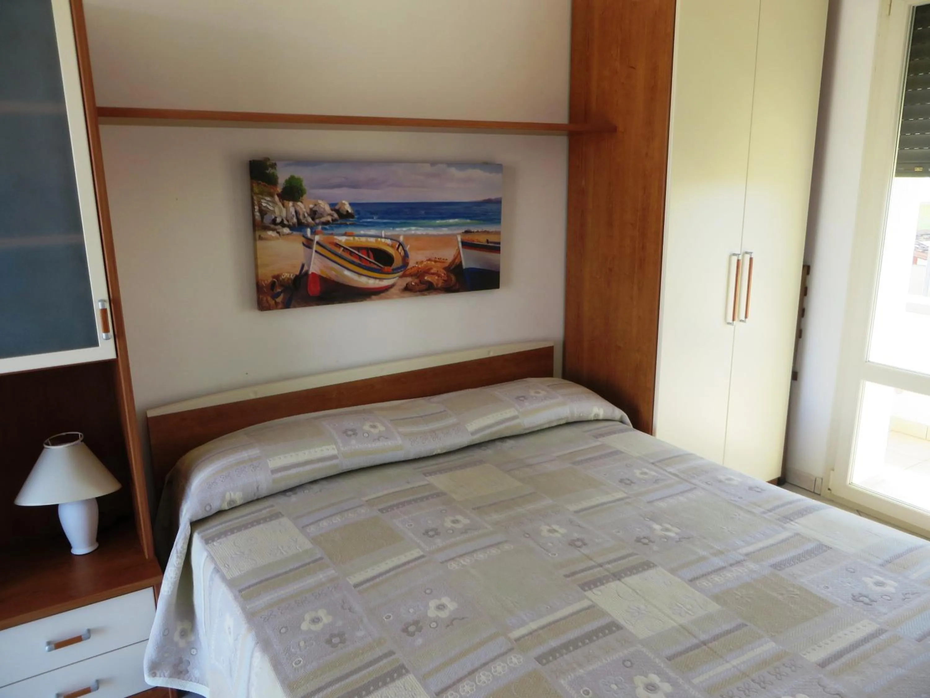 Photo of the whole room, Bed in Residence Giglio