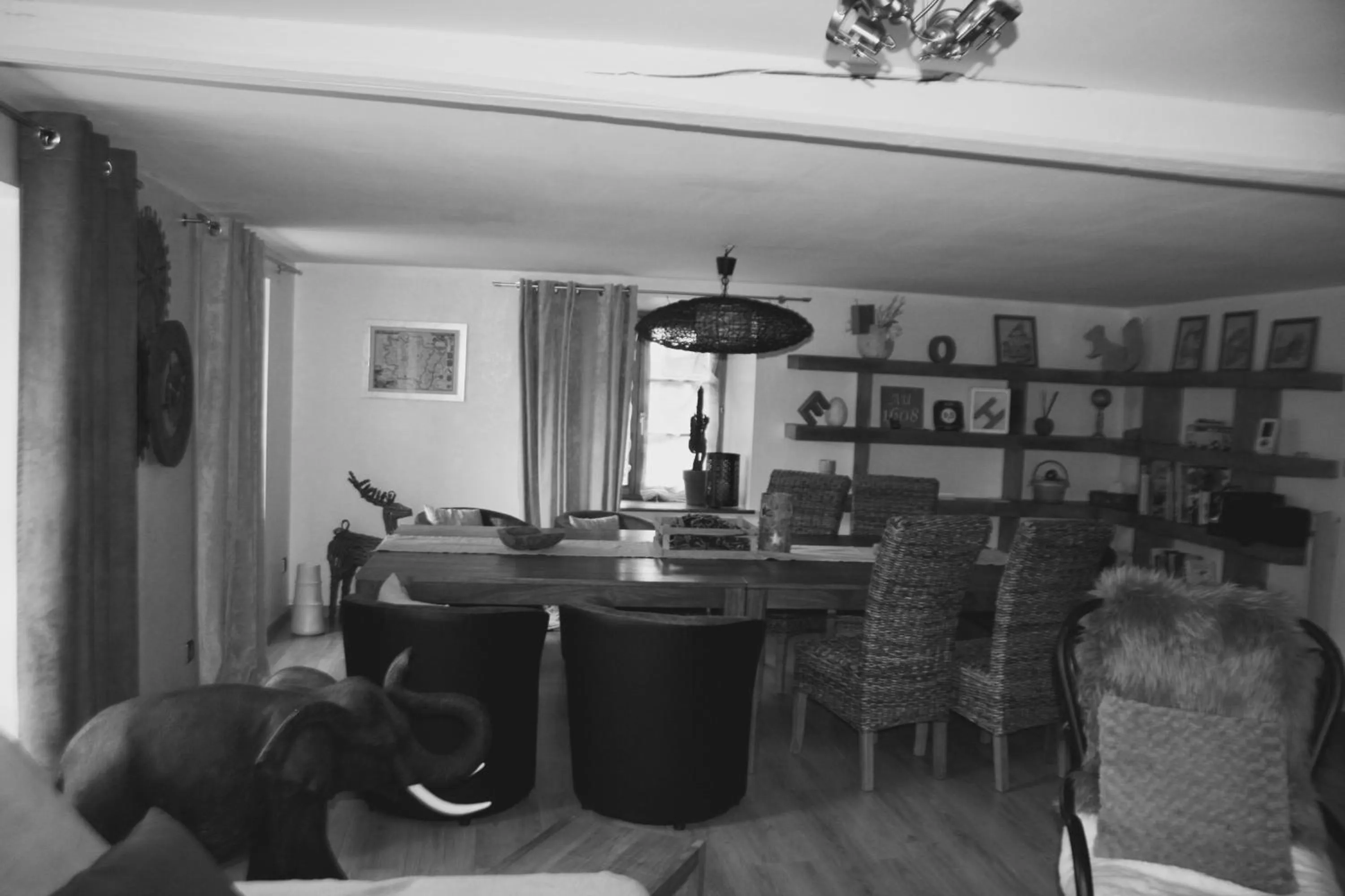 Dining area in Au 1608