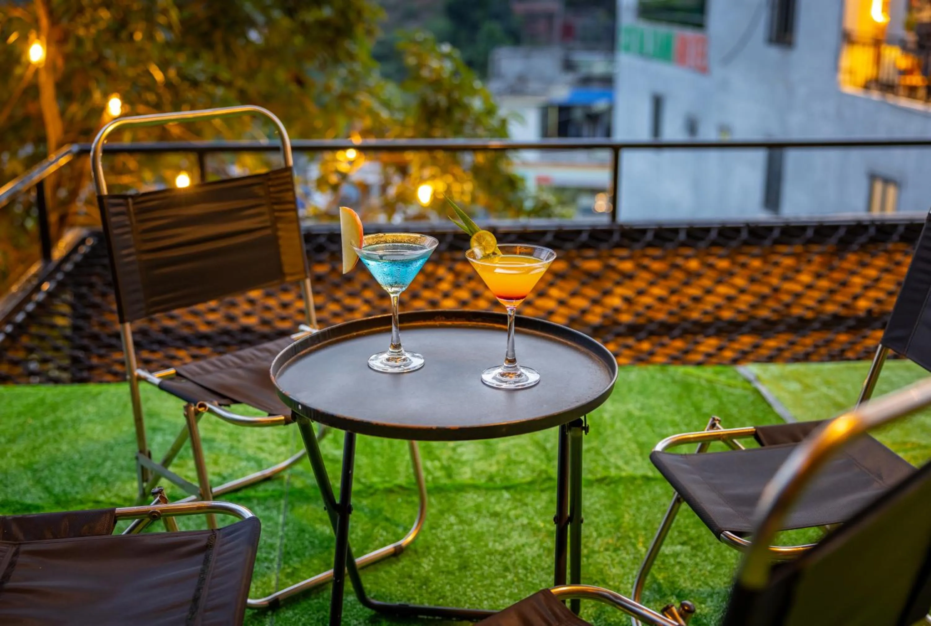 Lounge or bar in Cat Ba Xanh Spring Garden Hotel