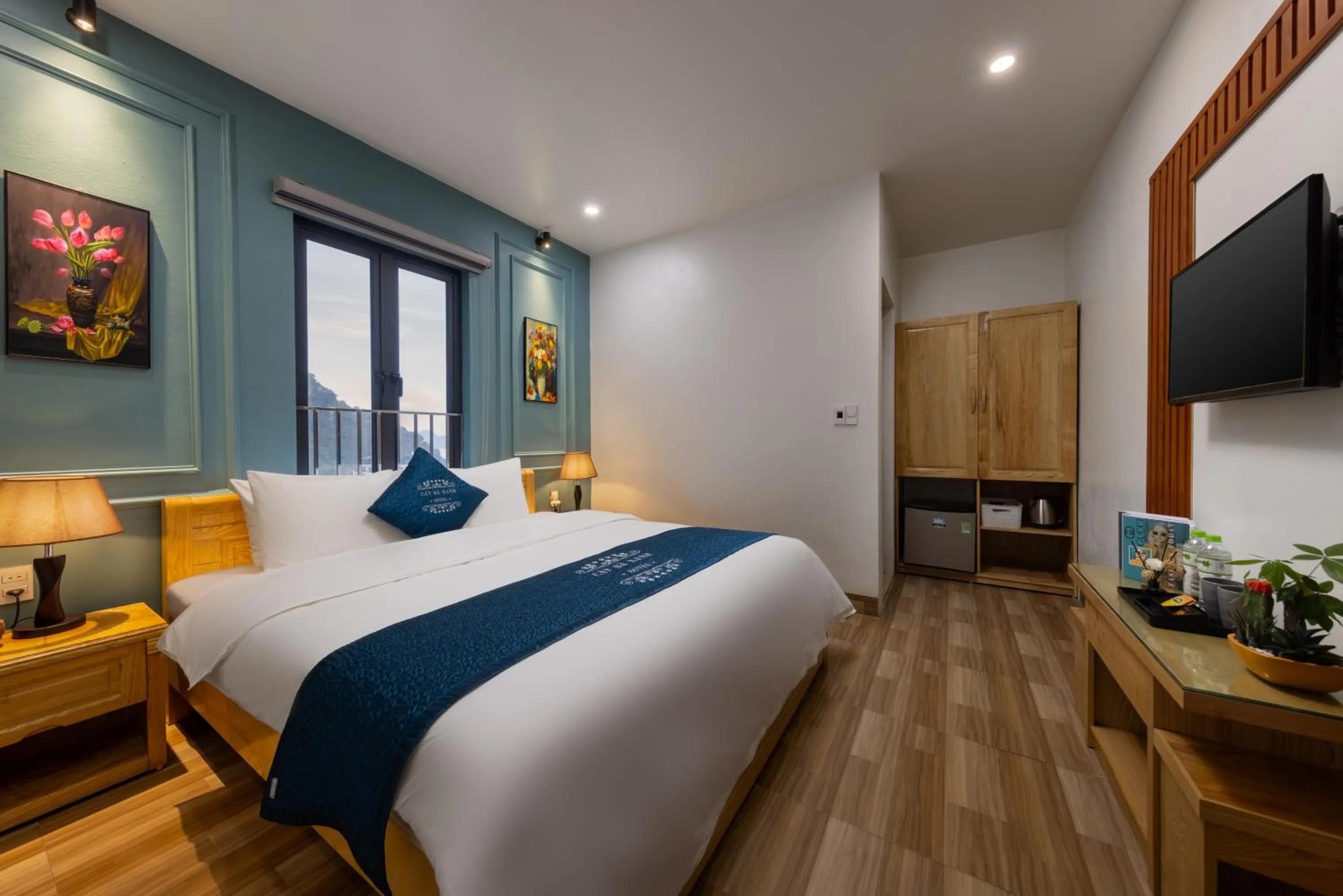 Bed in Cat Ba Xanh Spring Garden Hotel