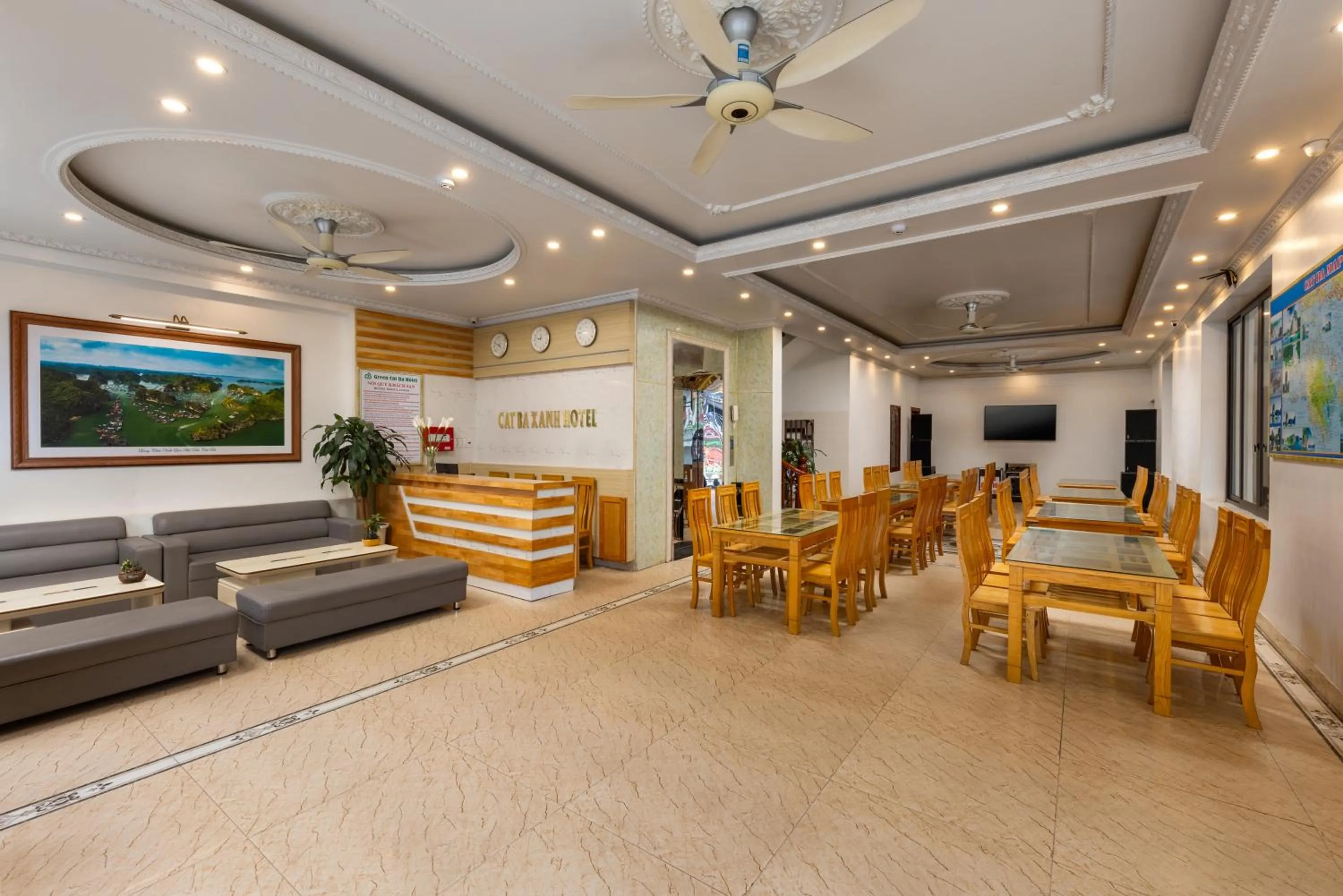 Communal lounge/ TV room in Cat Ba Xanh Spring Garden Hotel