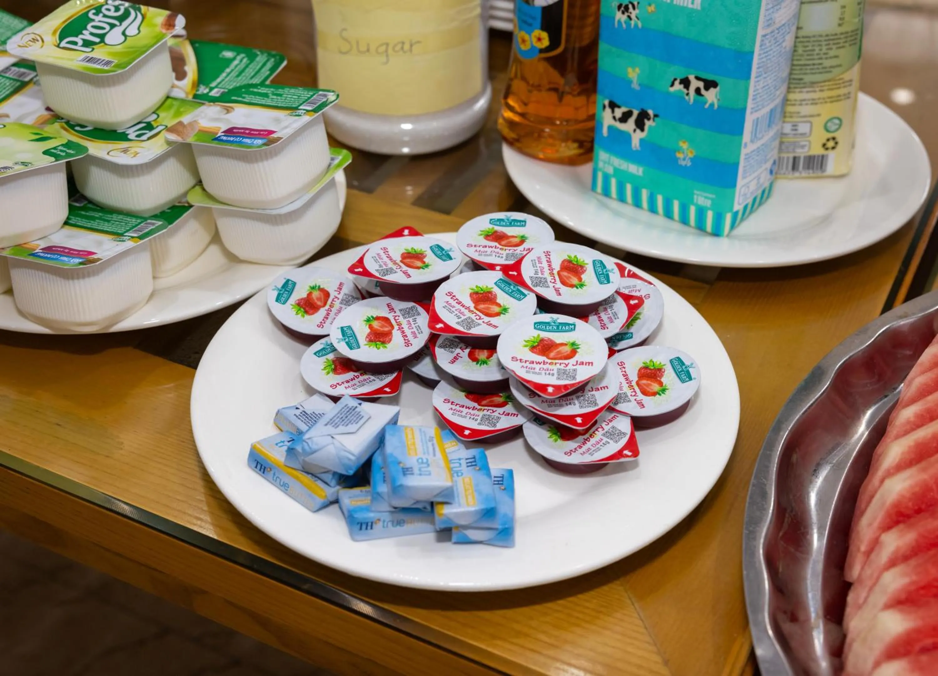 Buffet breakfast in Cat Ba Xanh Spring Garden Hotel