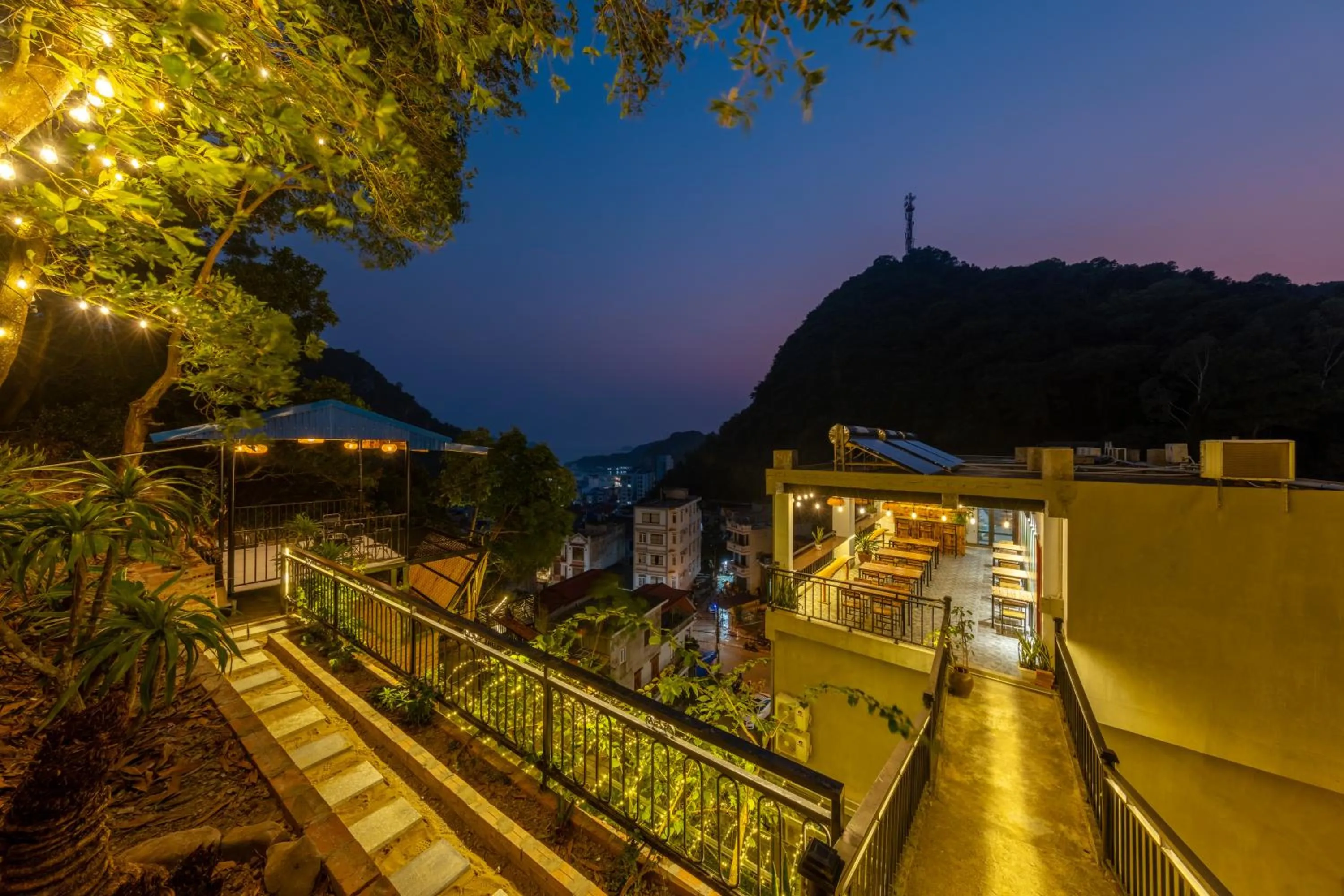 Patio in Cat Ba Xanh Spring Garden Hotel