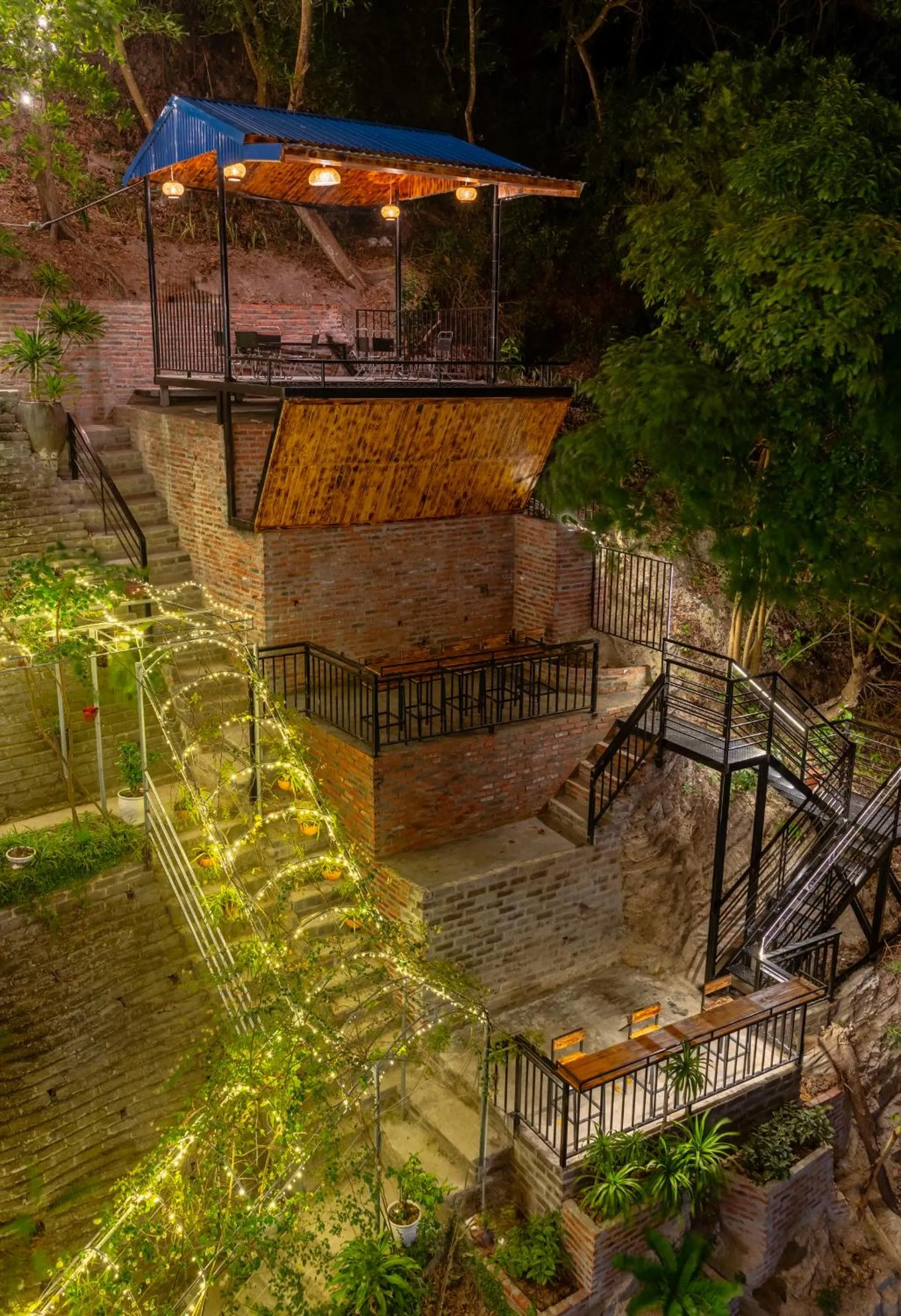 Patio in Cat Ba Xanh Spring Garden Hotel