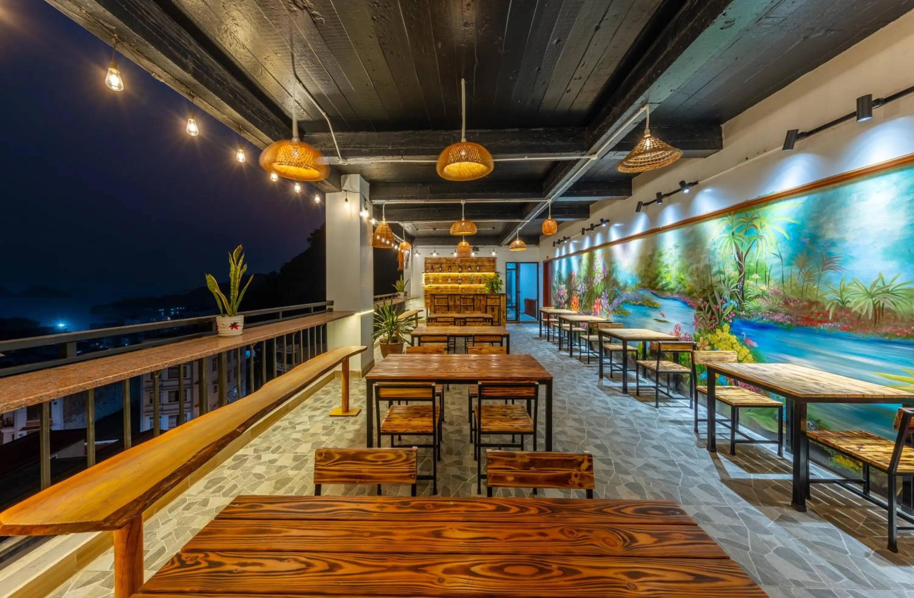 Restaurant/places to eat in Cat Ba Xanh Spring Garden Hotel