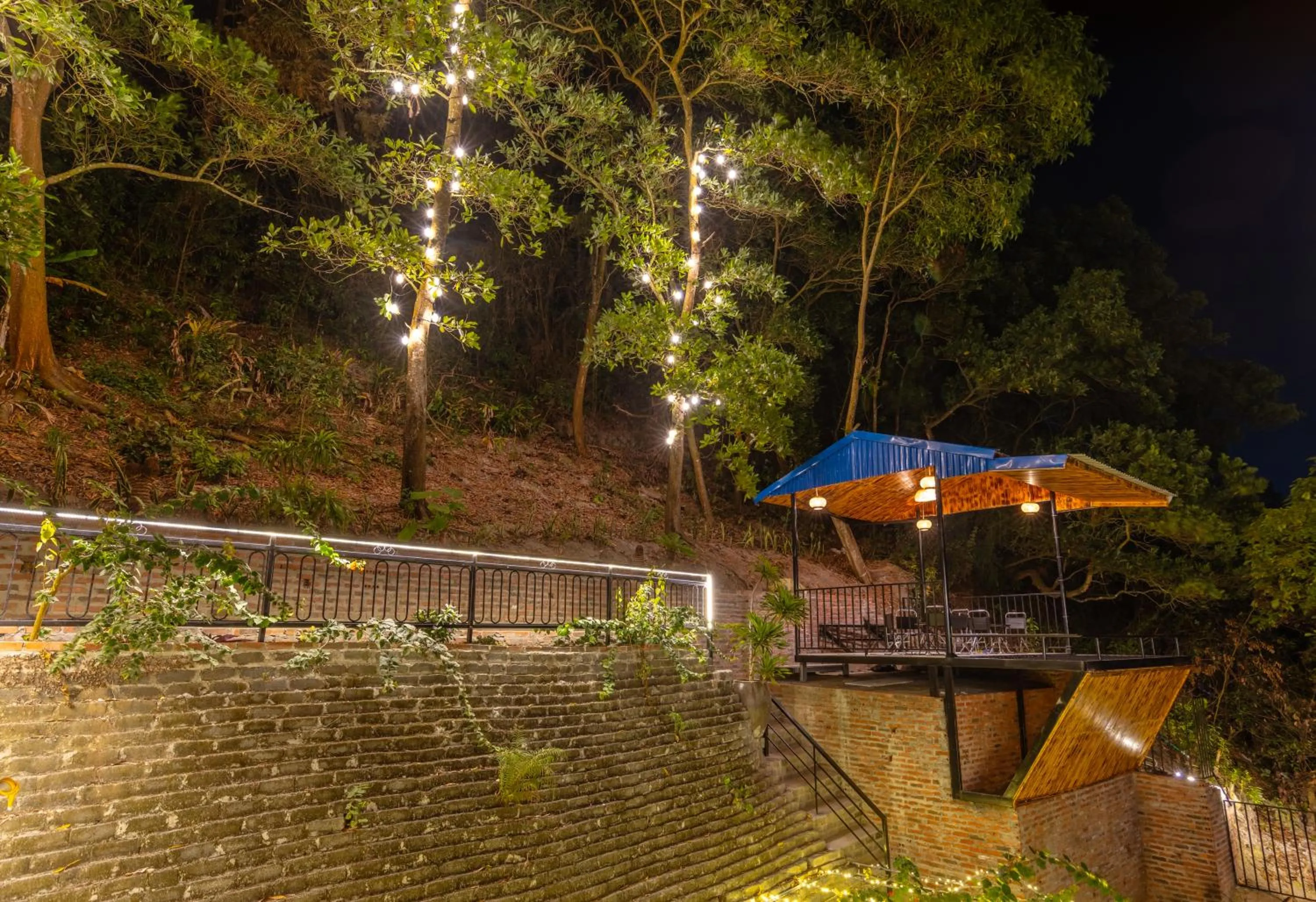 Restaurant/places to eat in Cat Ba Xanh Spring Garden Hotel