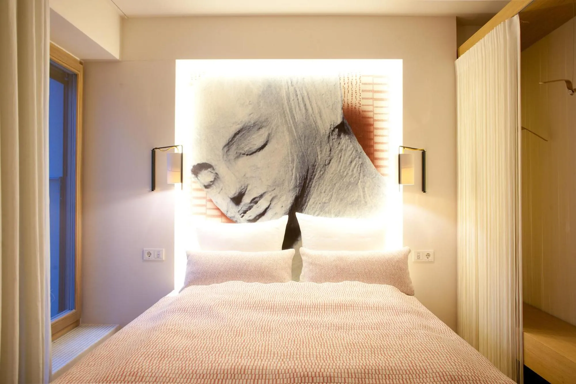 Photo of the whole room, Bed in Nala Individuellhotel