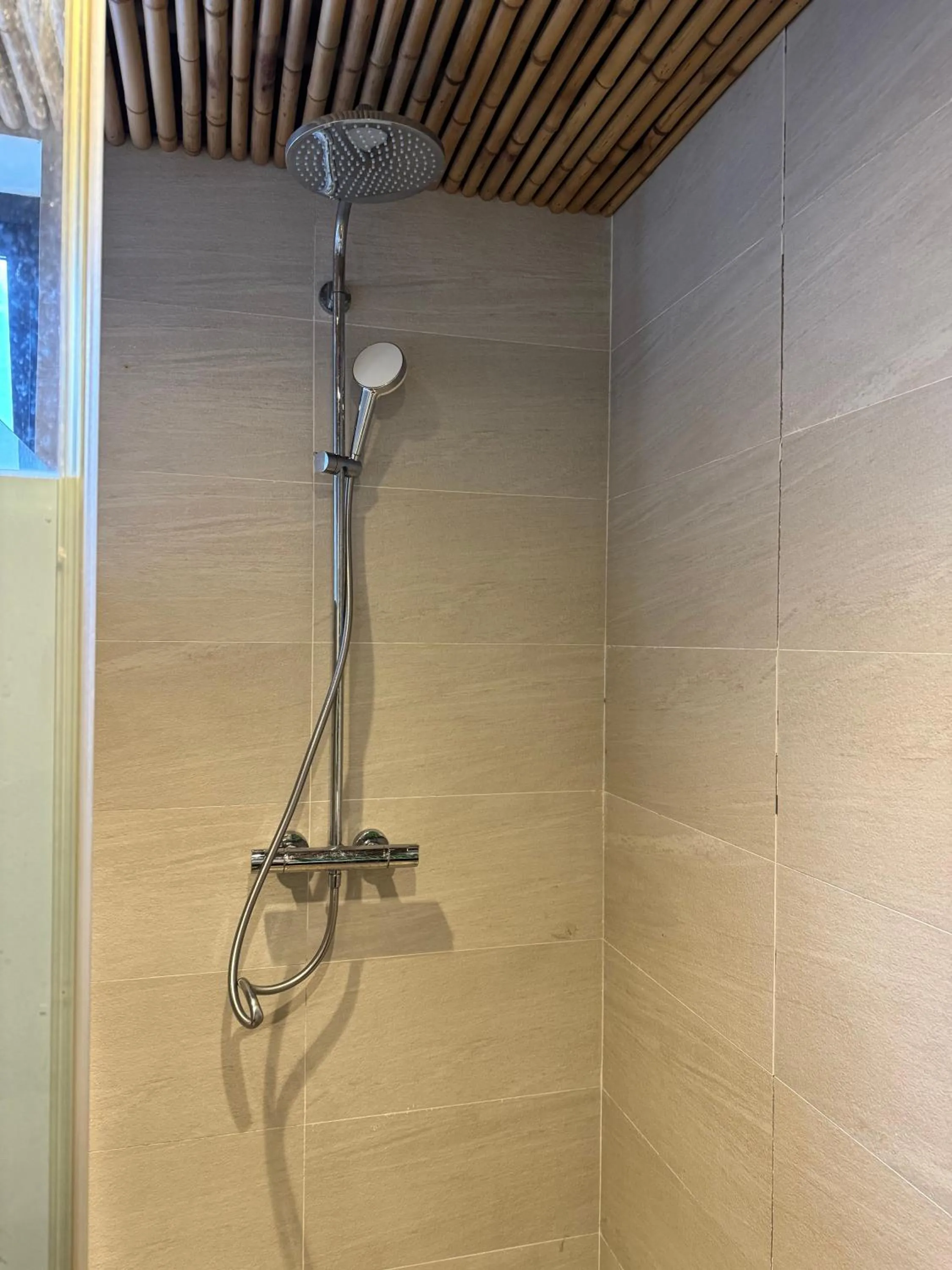 Shower in LUK Inn Hotel - An Thượng, Đà Nẵng