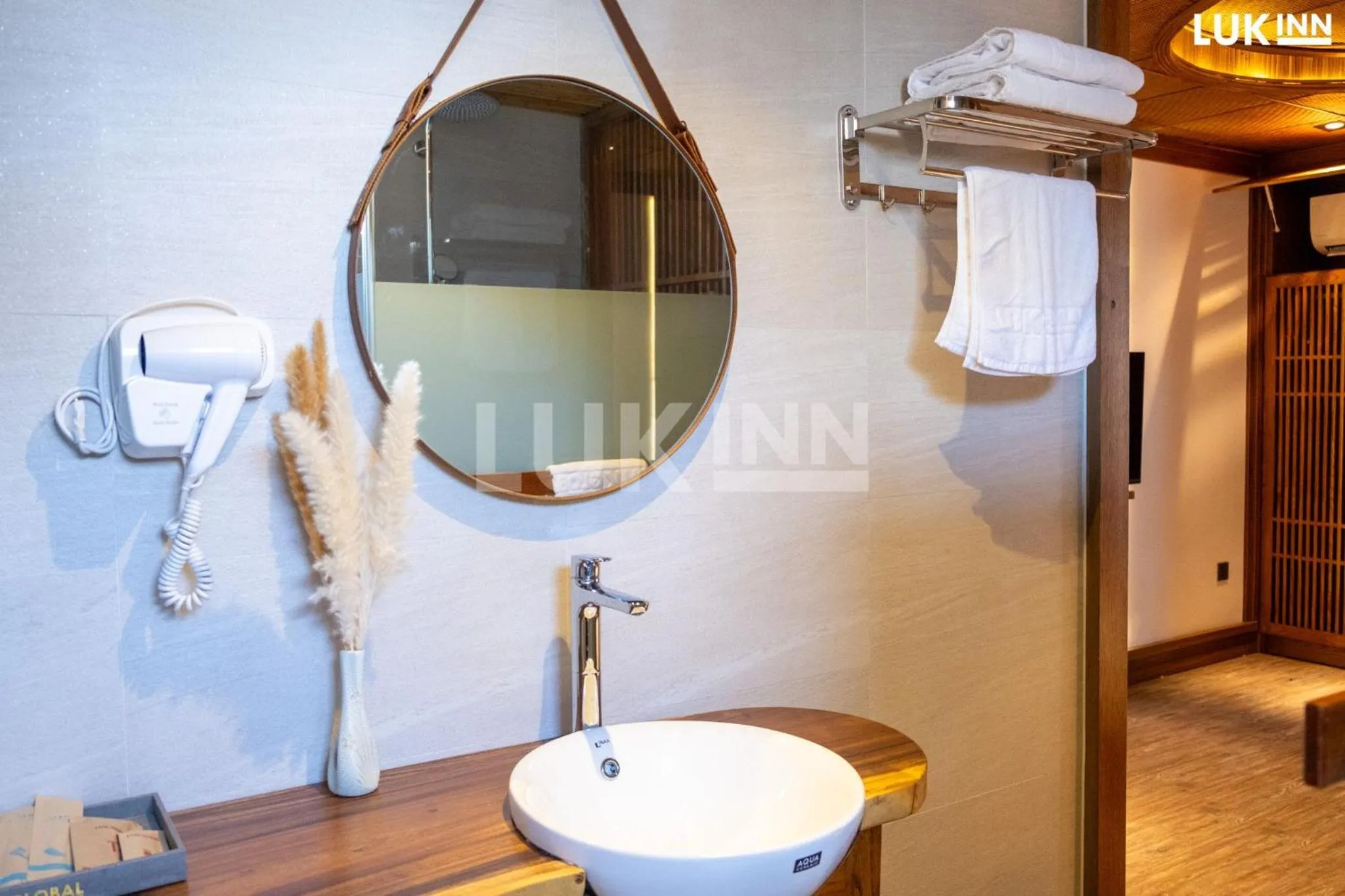 Shower in LUK Inn Hotel - An Thượng, Đà Nẵng