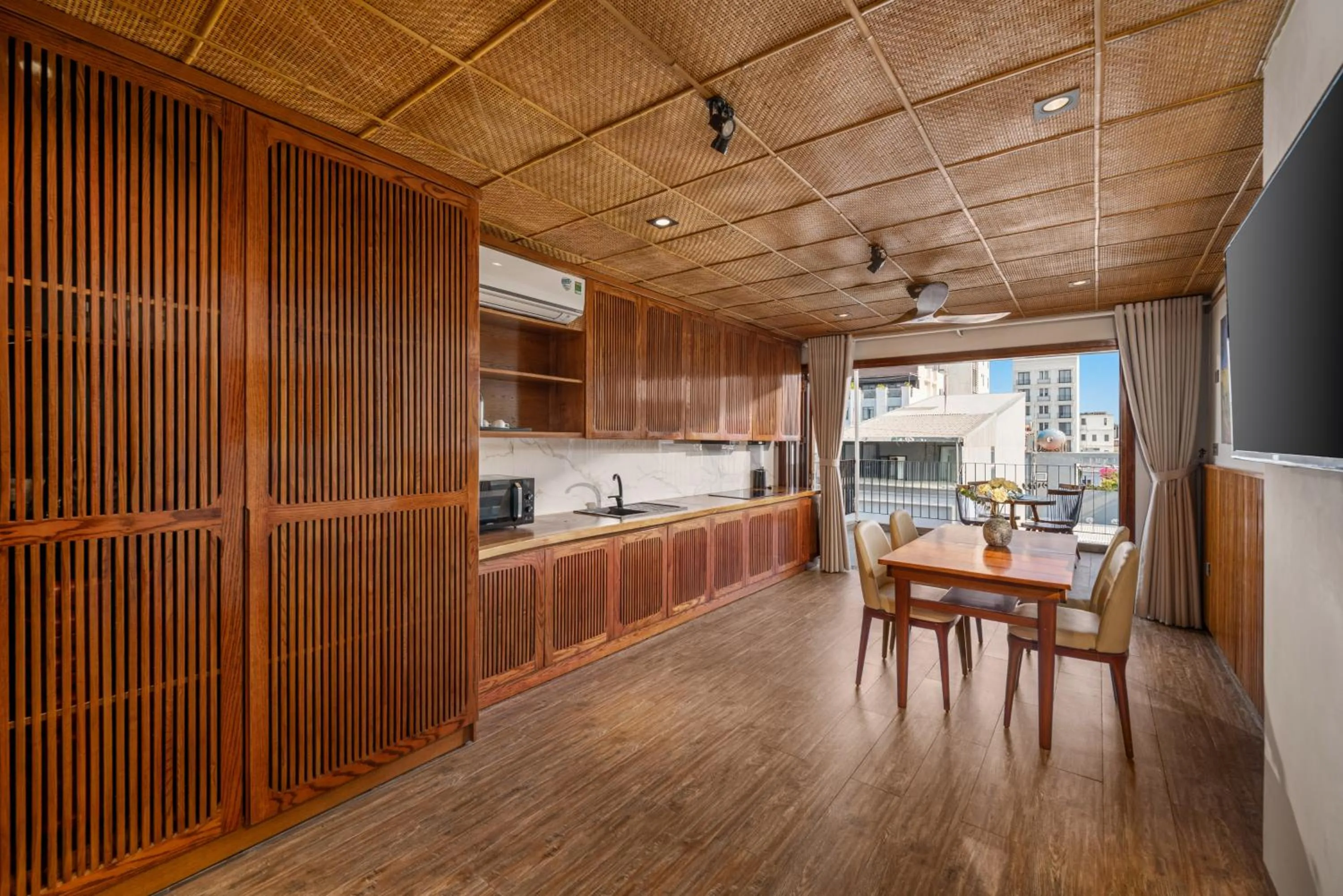 Balcony/Terrace in LUK Inn Hotel - An Thuong, Da Nang