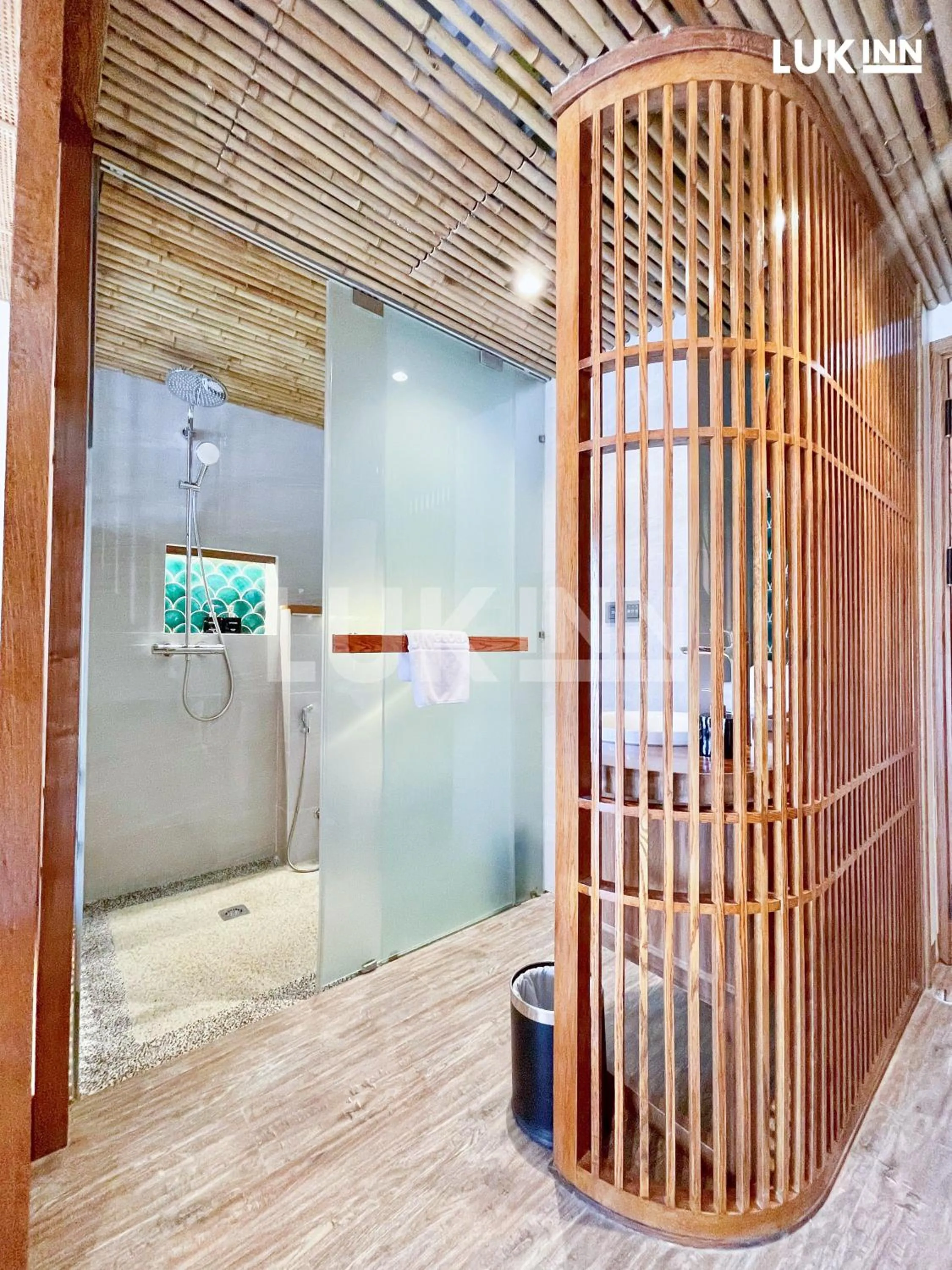 Shower in LUK Inn Hotel - An Thượng, Đà Nẵng