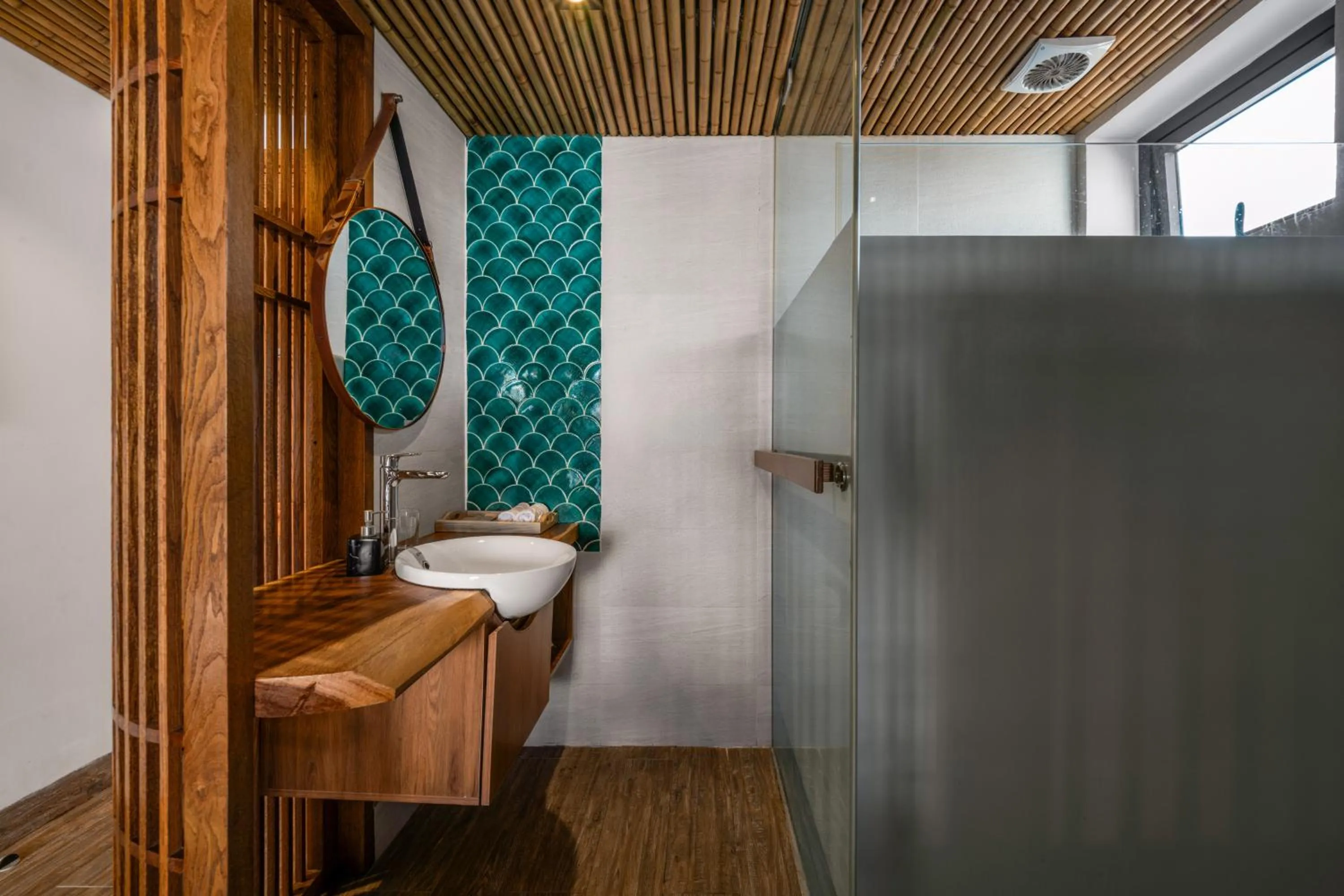 Shower in LUK Inn Hotel - An Thuong, Da Nang