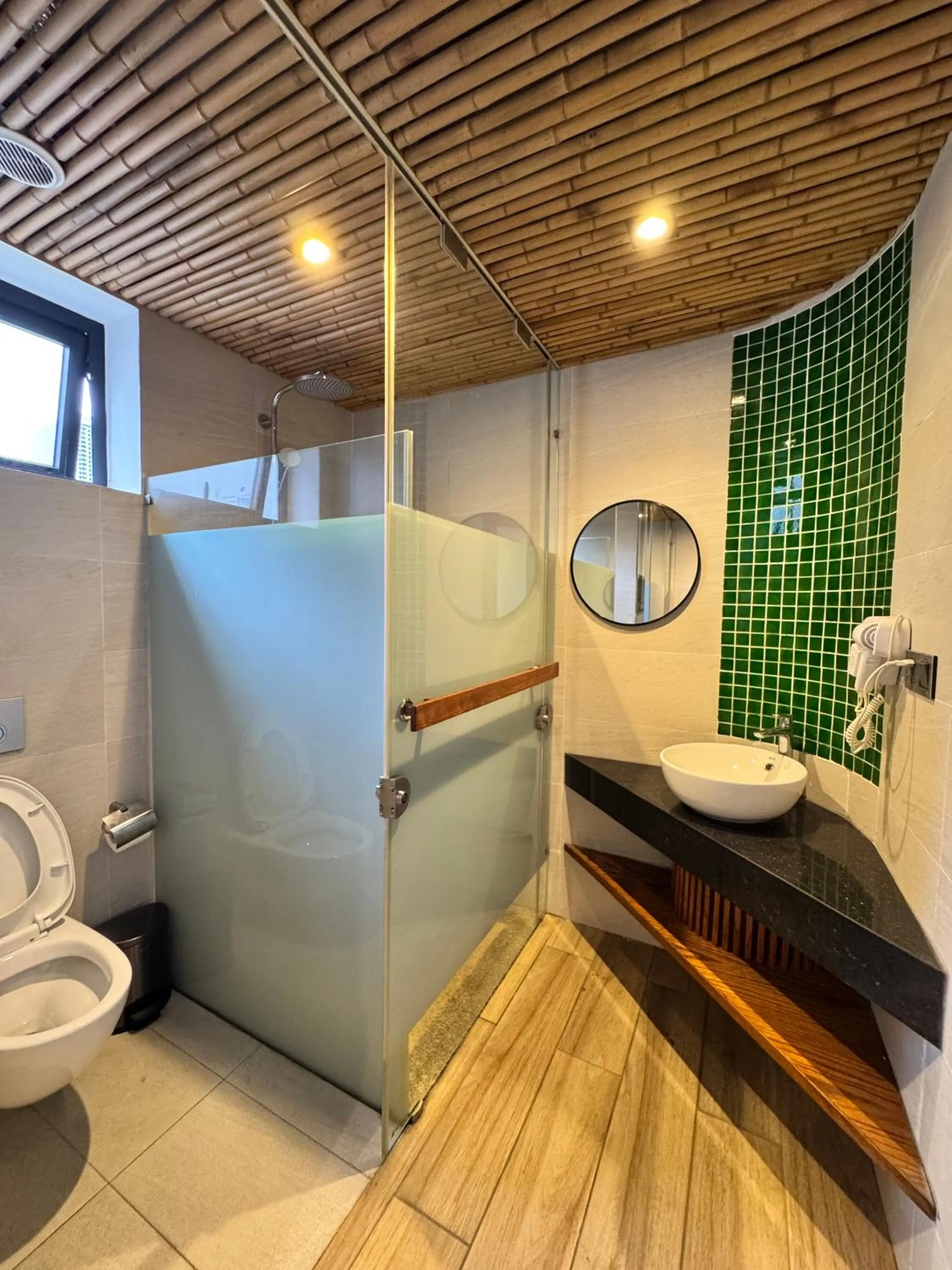 Shower in LUK Inn Hotel - An Thượng, Đà Nẵng