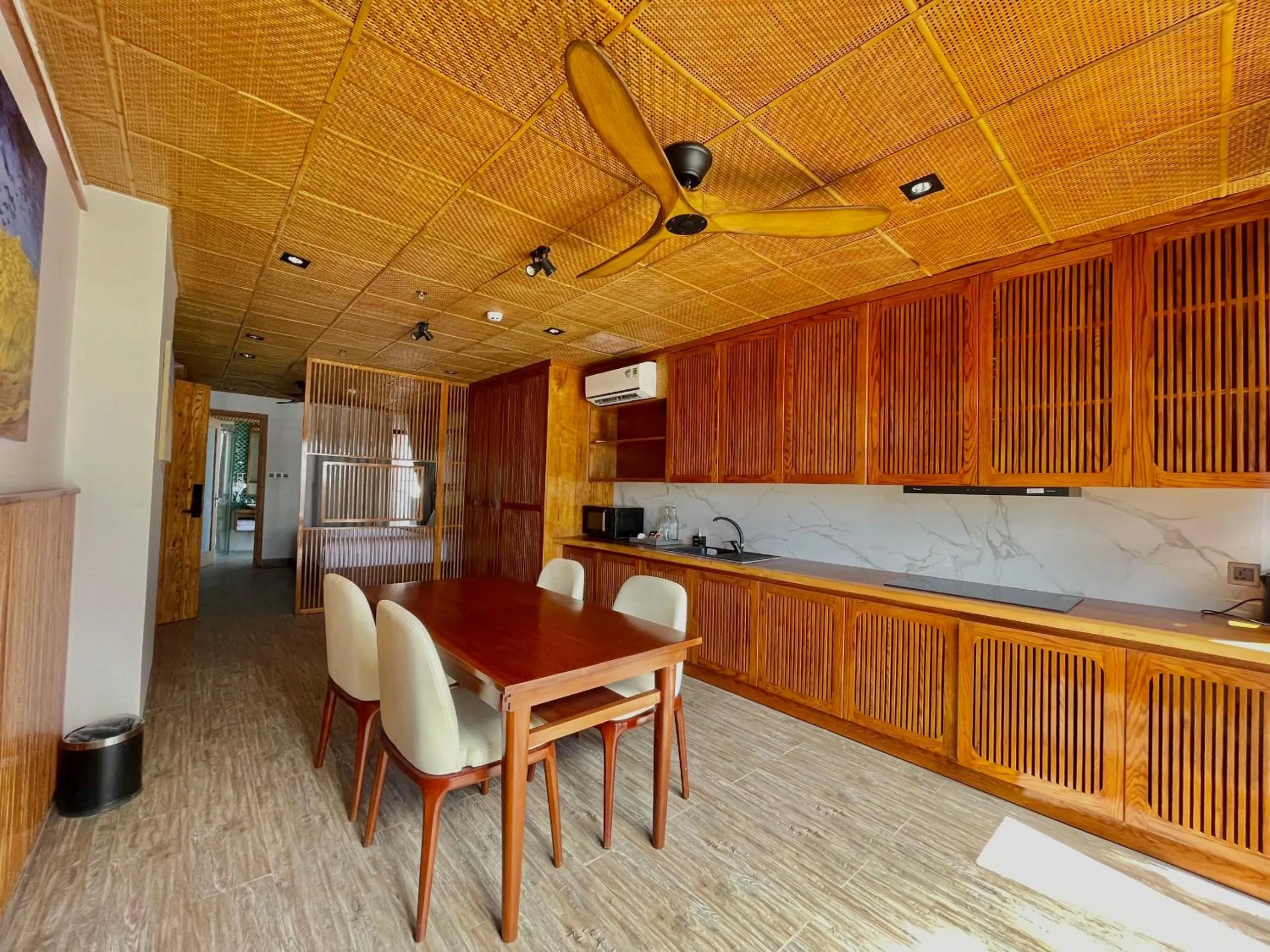 Kitchen or kitchenette in LUK Inn Hotel - An Thượng, Đà Nẵng