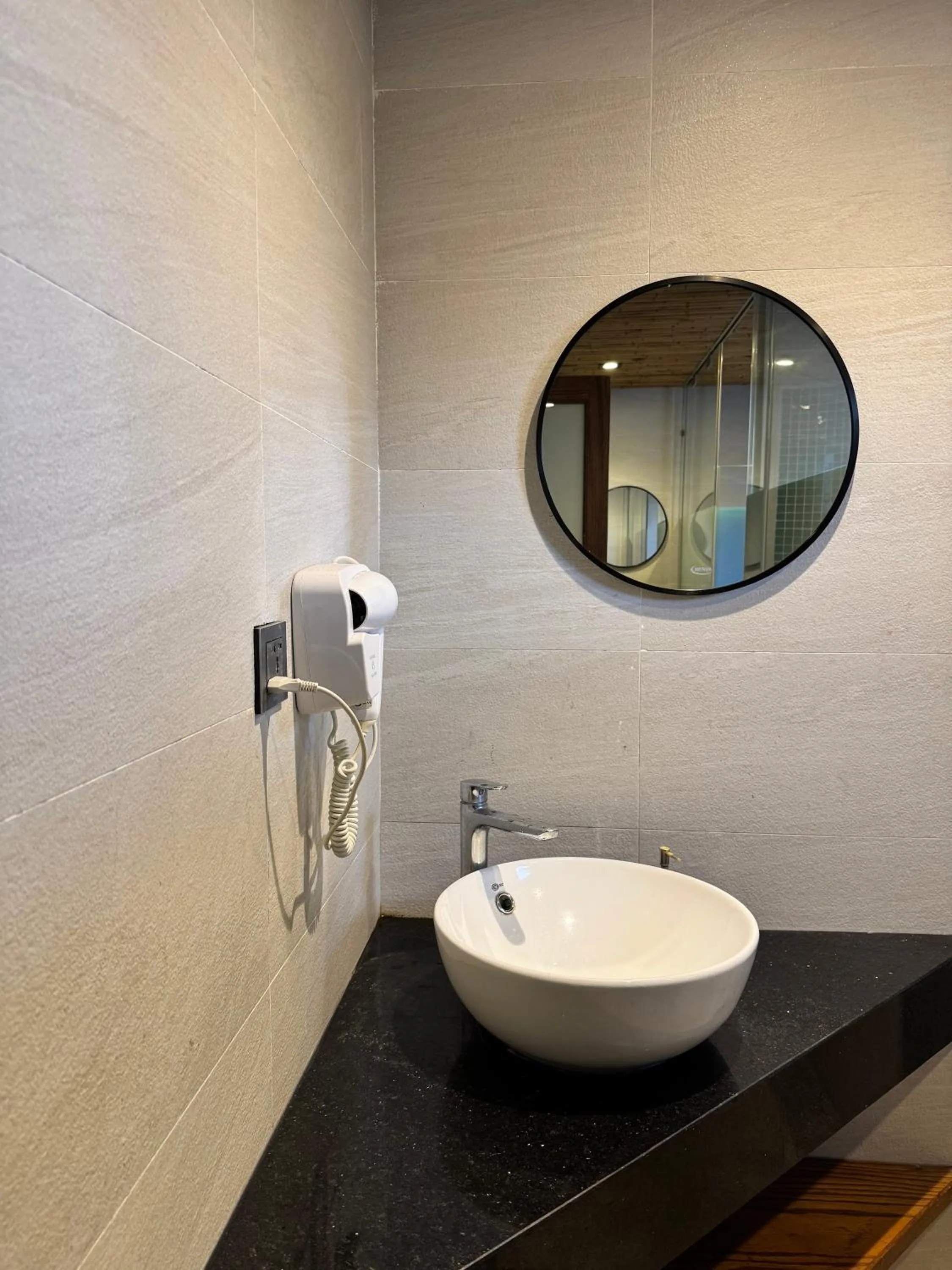 Bathroom in LUK Inn Hotel - An Thượng, Đà Nẵng