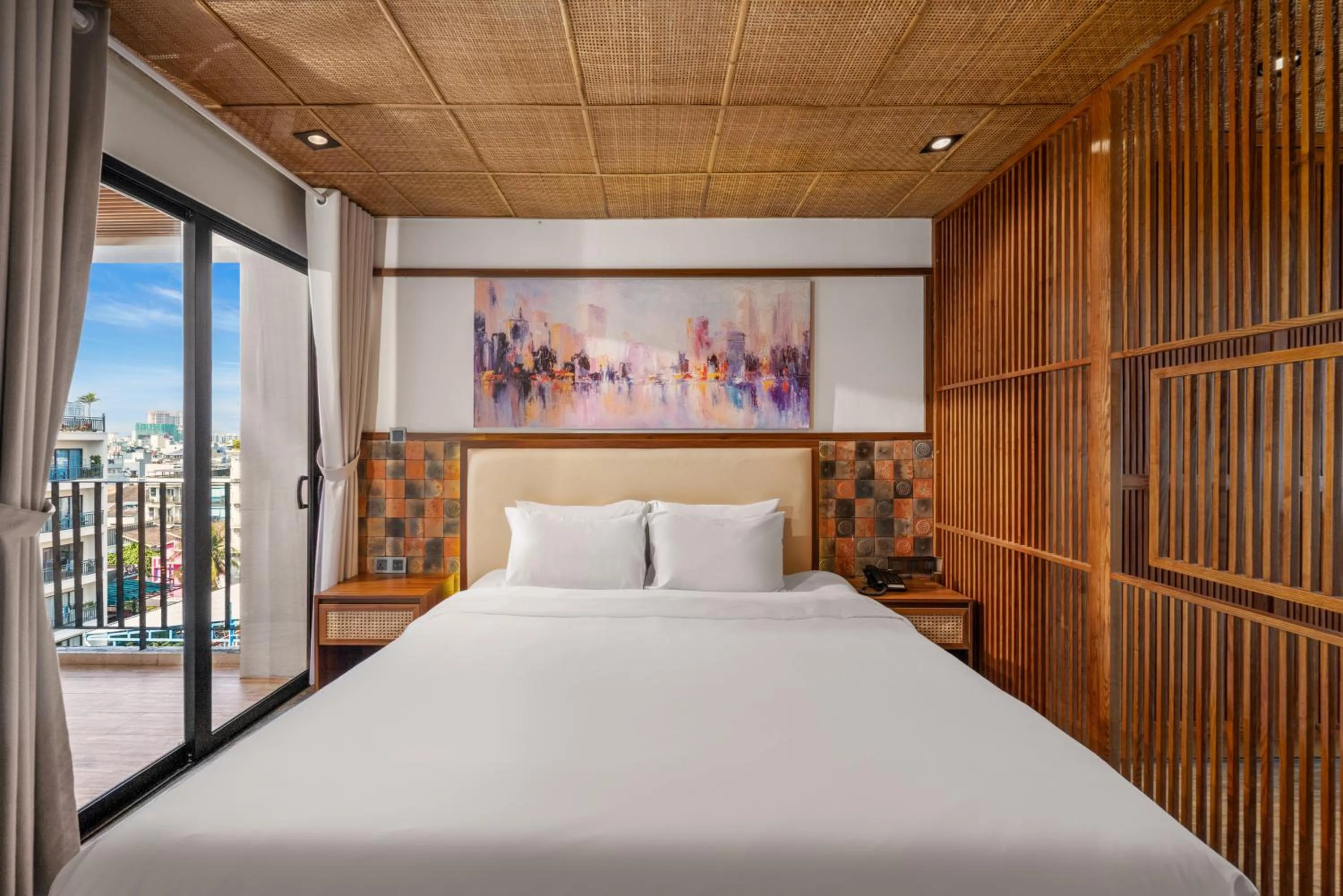 Bed in LUK Inn Hotel - An Thuong, Da Nang