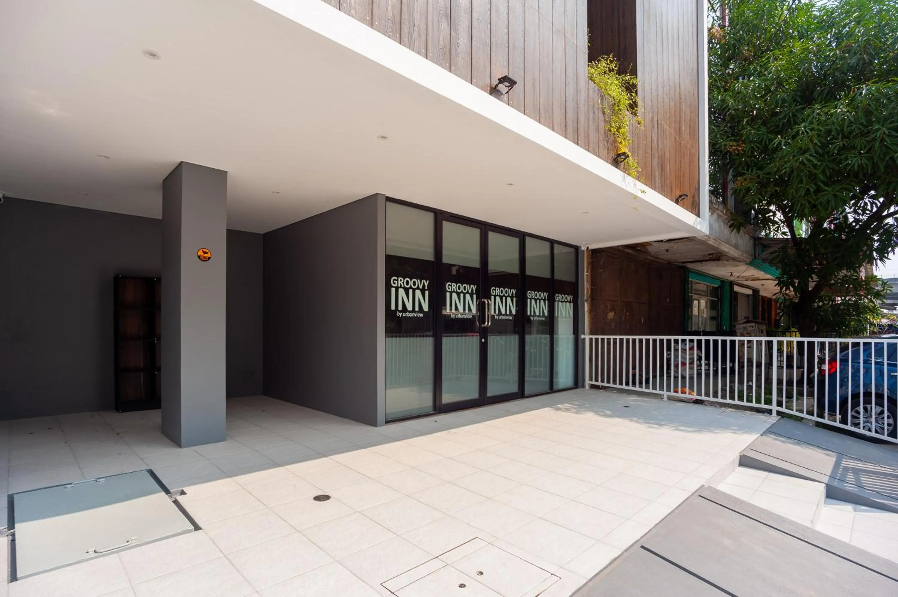 Property building in Urbanview Hotel Groovy Inn Tangerang