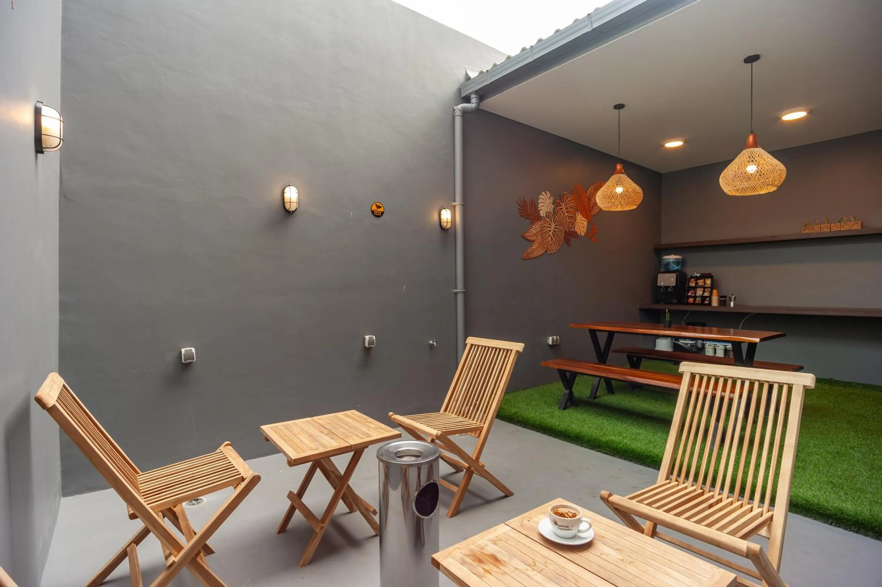 Seating area in Urbanview Hotel Groovy Inn Tangerang