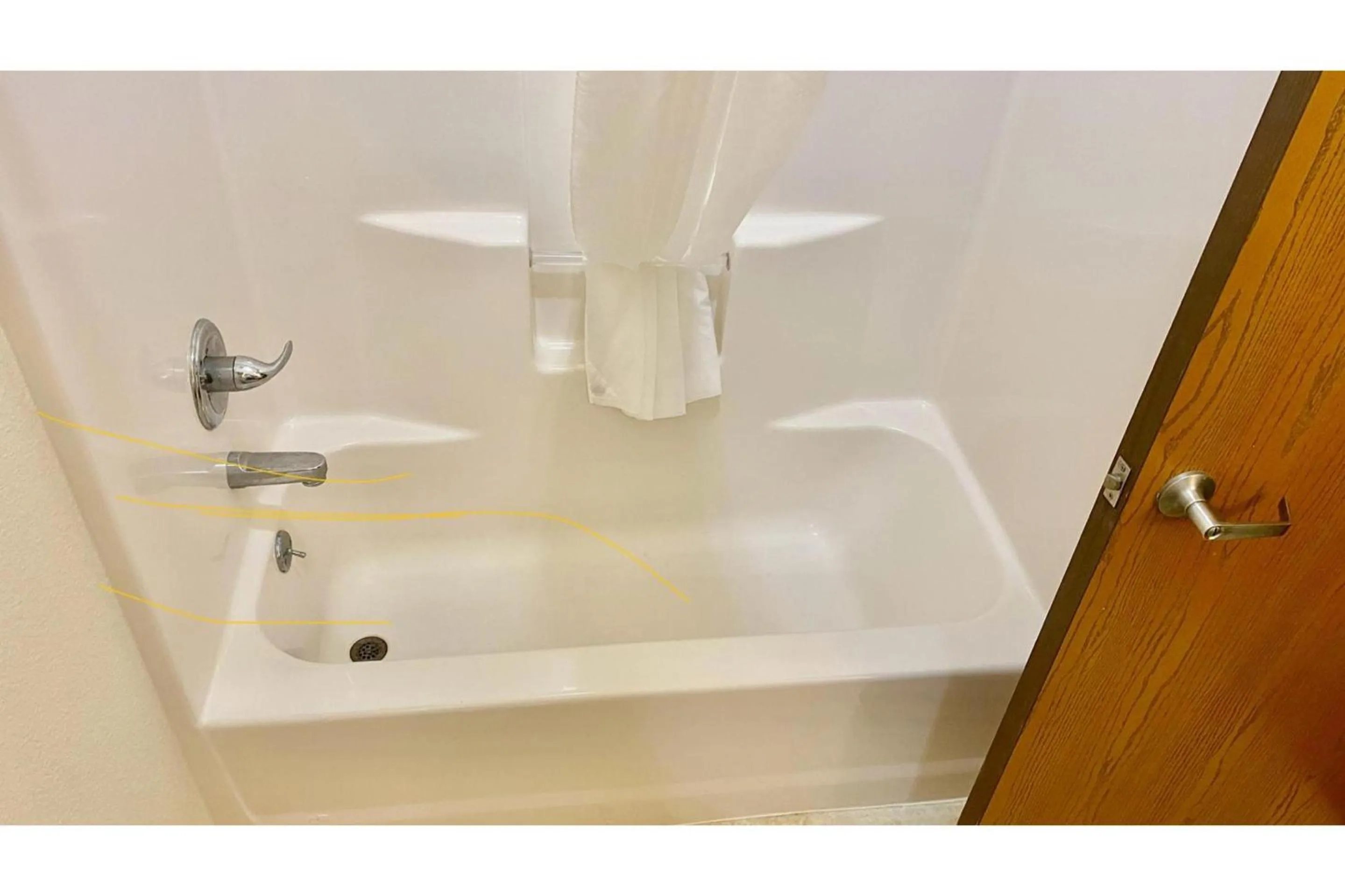 Shower in Park View Inn & Suites, Hoisington