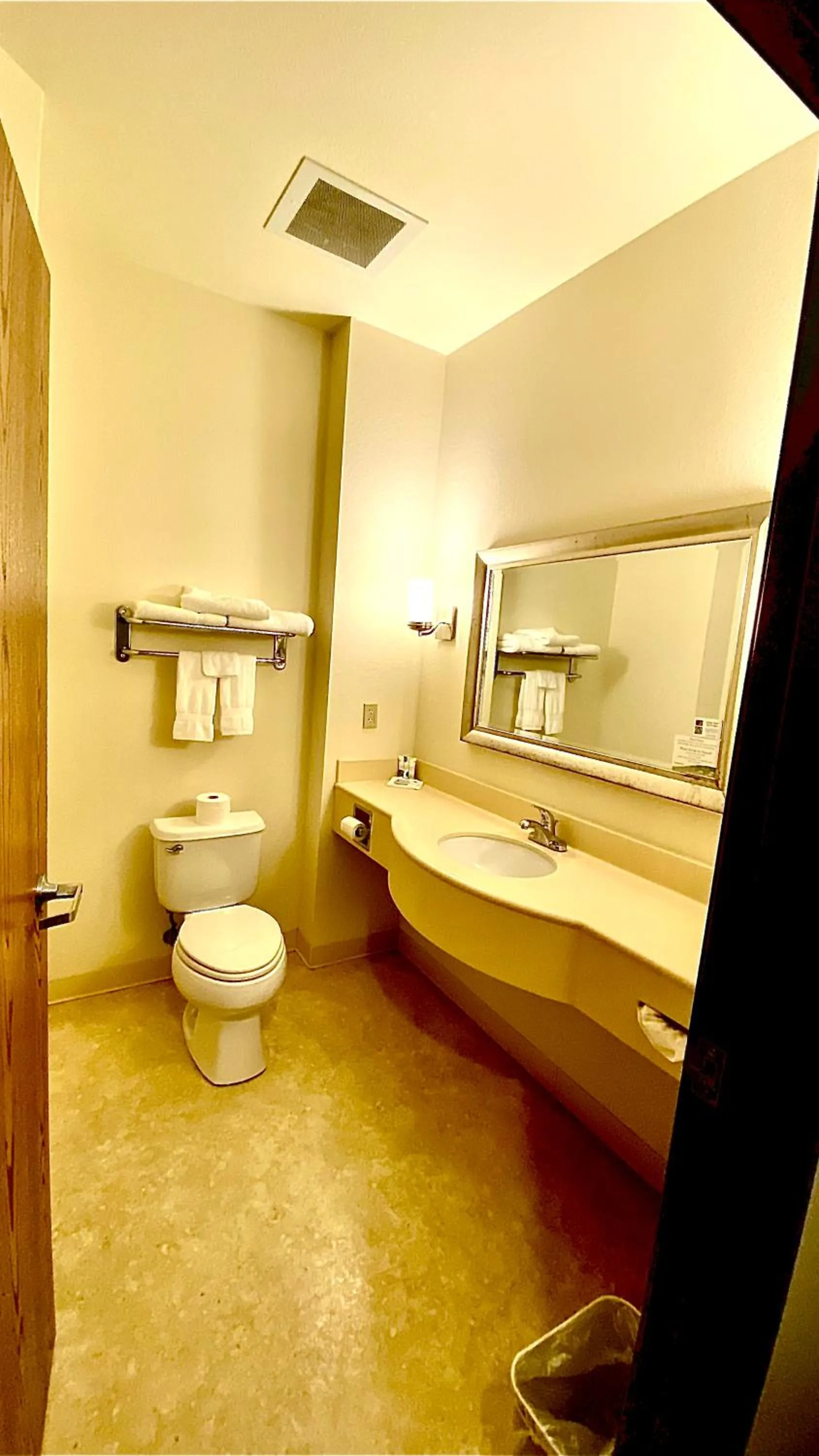 Bathroom in Park View Inn & Suites, Hoisington