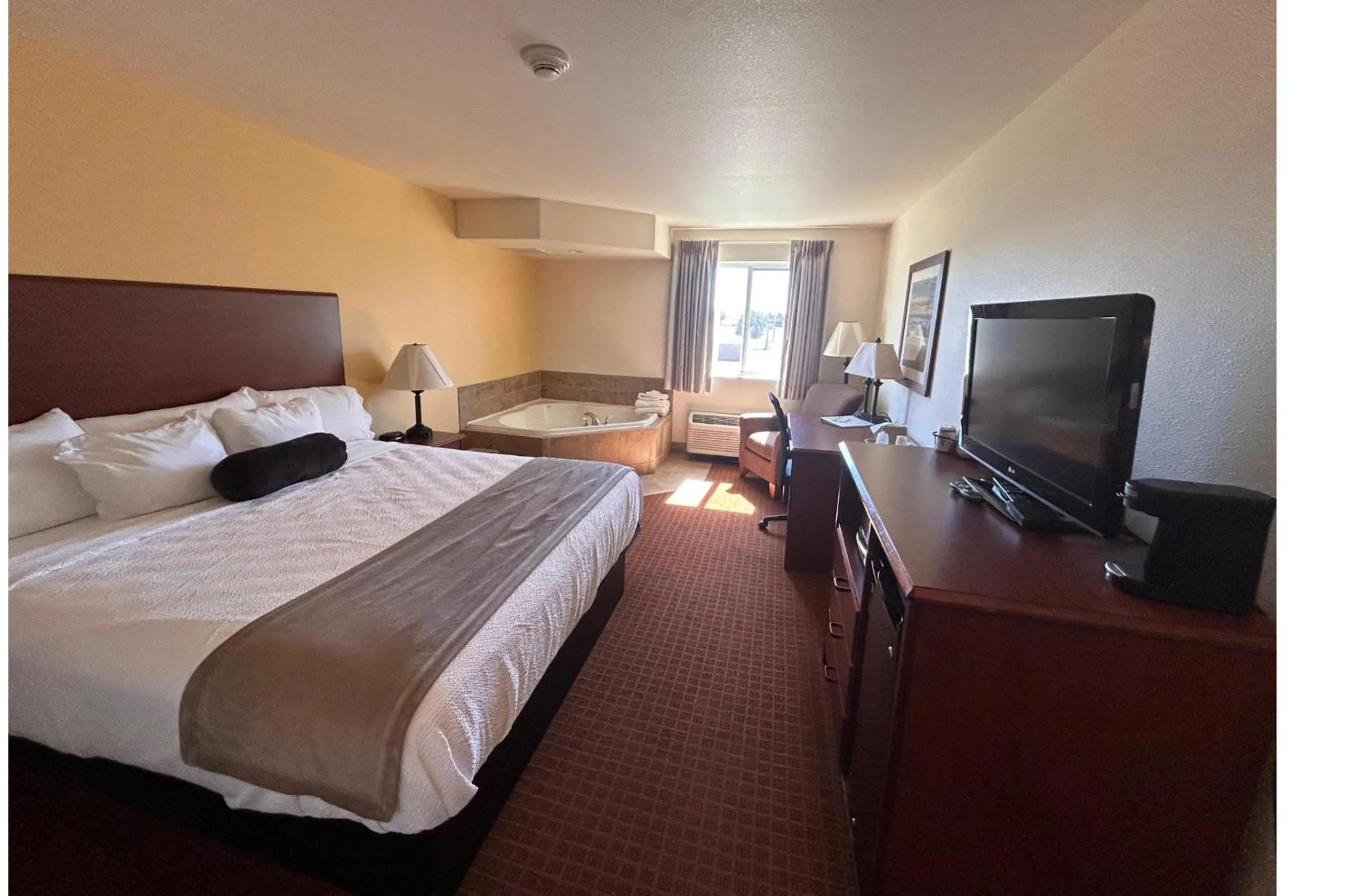 Bedroom, Bed in Park View Inn & Suites, Hoisington