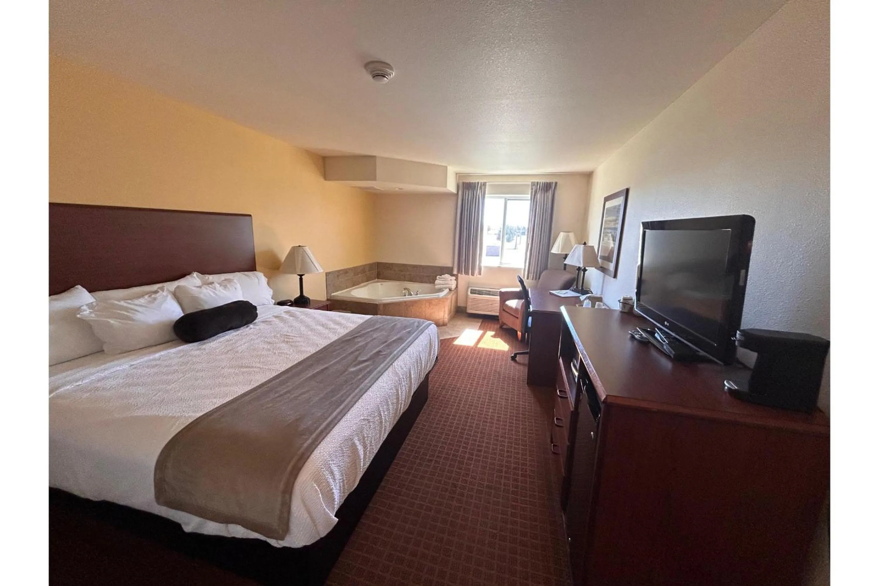 Bedroom, Bed in Park View Inn & Suites, Hoisington