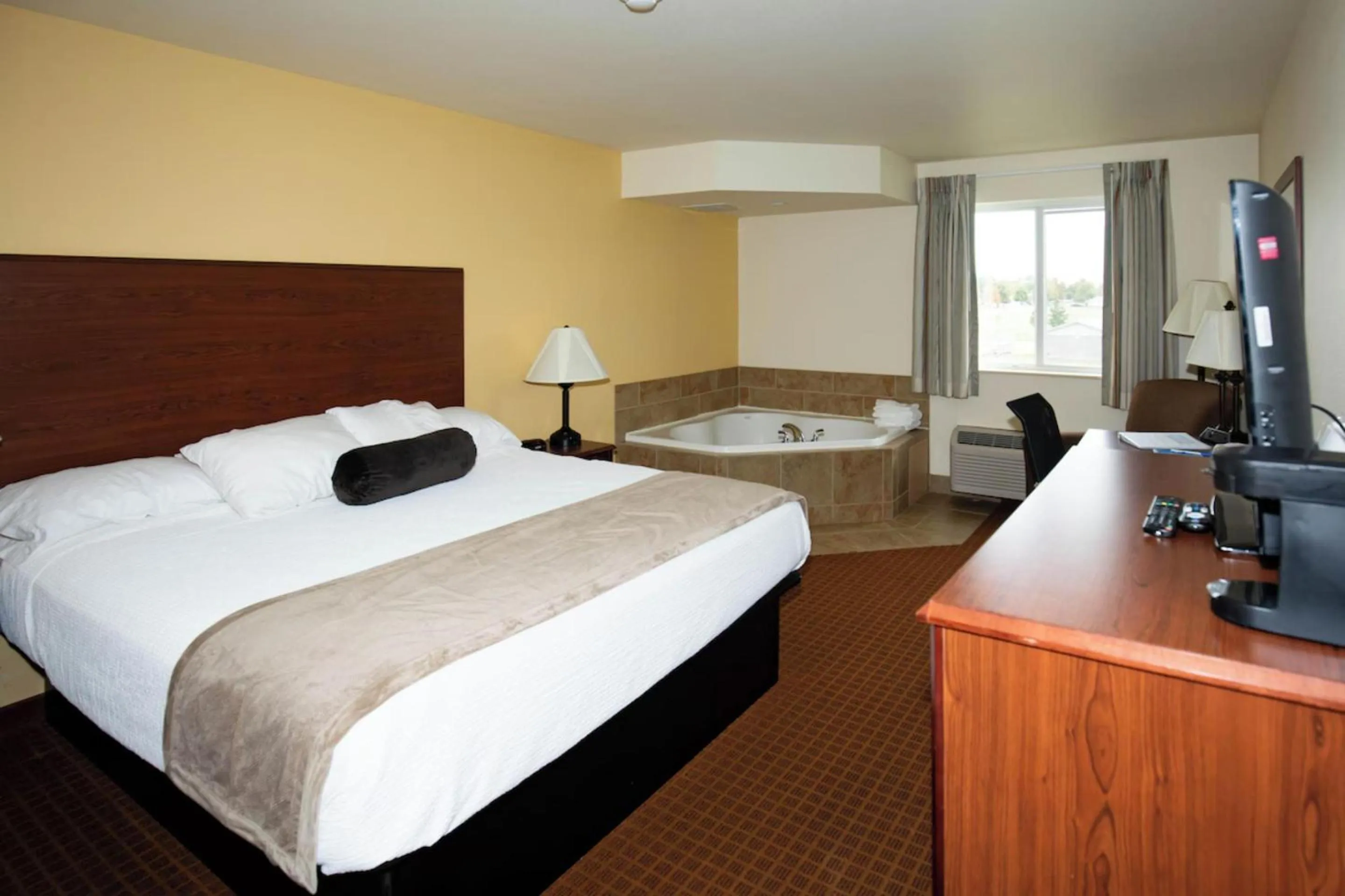 Bedroom, Bed in Park View Inn & Suites, Hoisington
